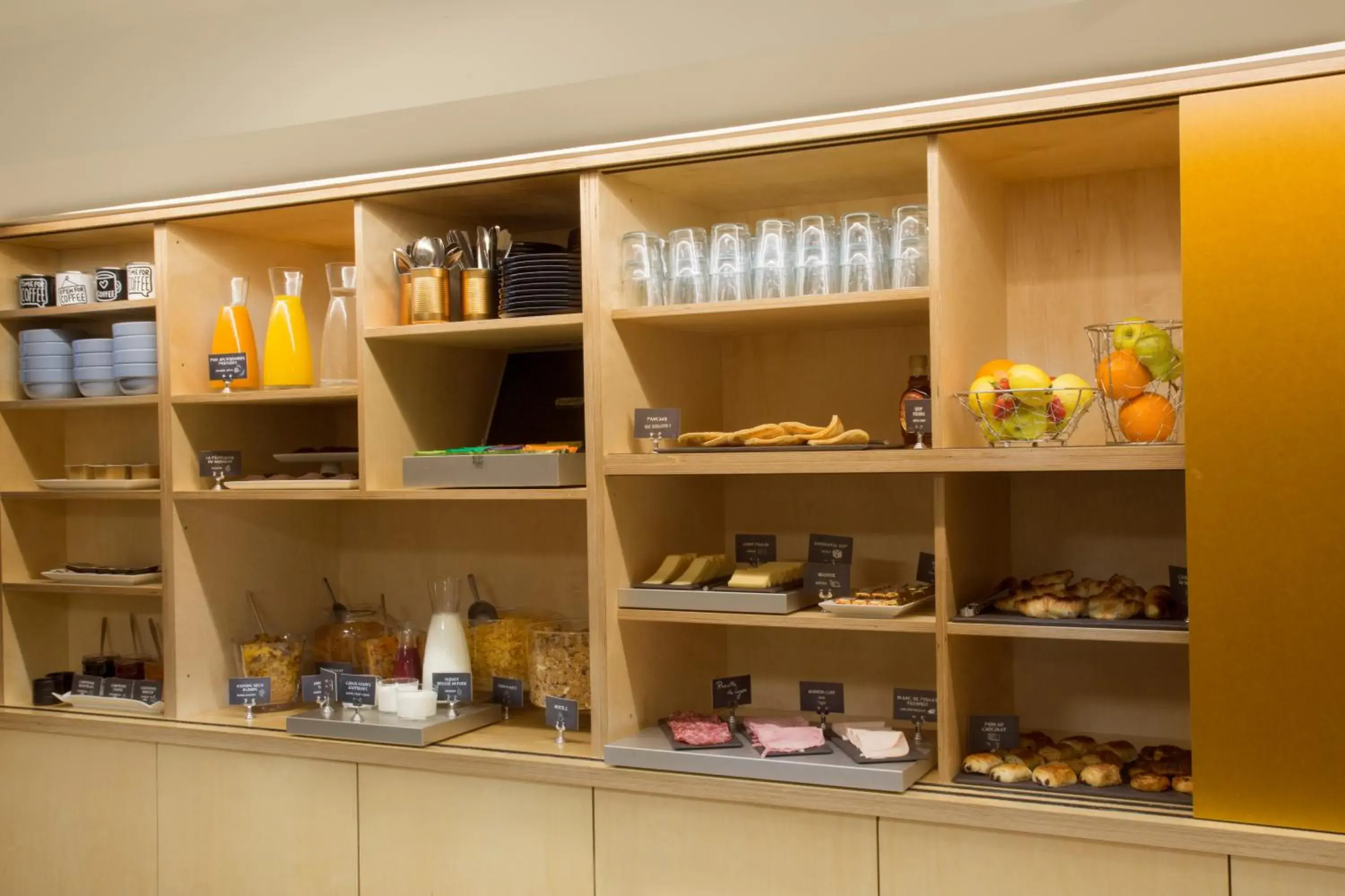 Buffet breakfast in Hotel The Playce by Happyculture Buffet breakfast in Hotel The Playce by Happyculture