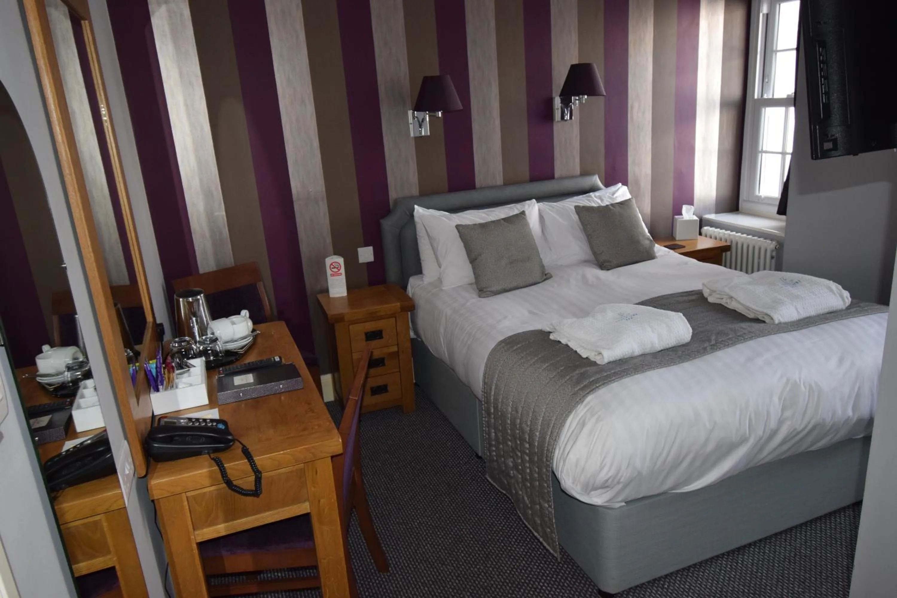 Photo of the whole room, Bed in Lincombe Hall Hotel & Spa - Just for Adults