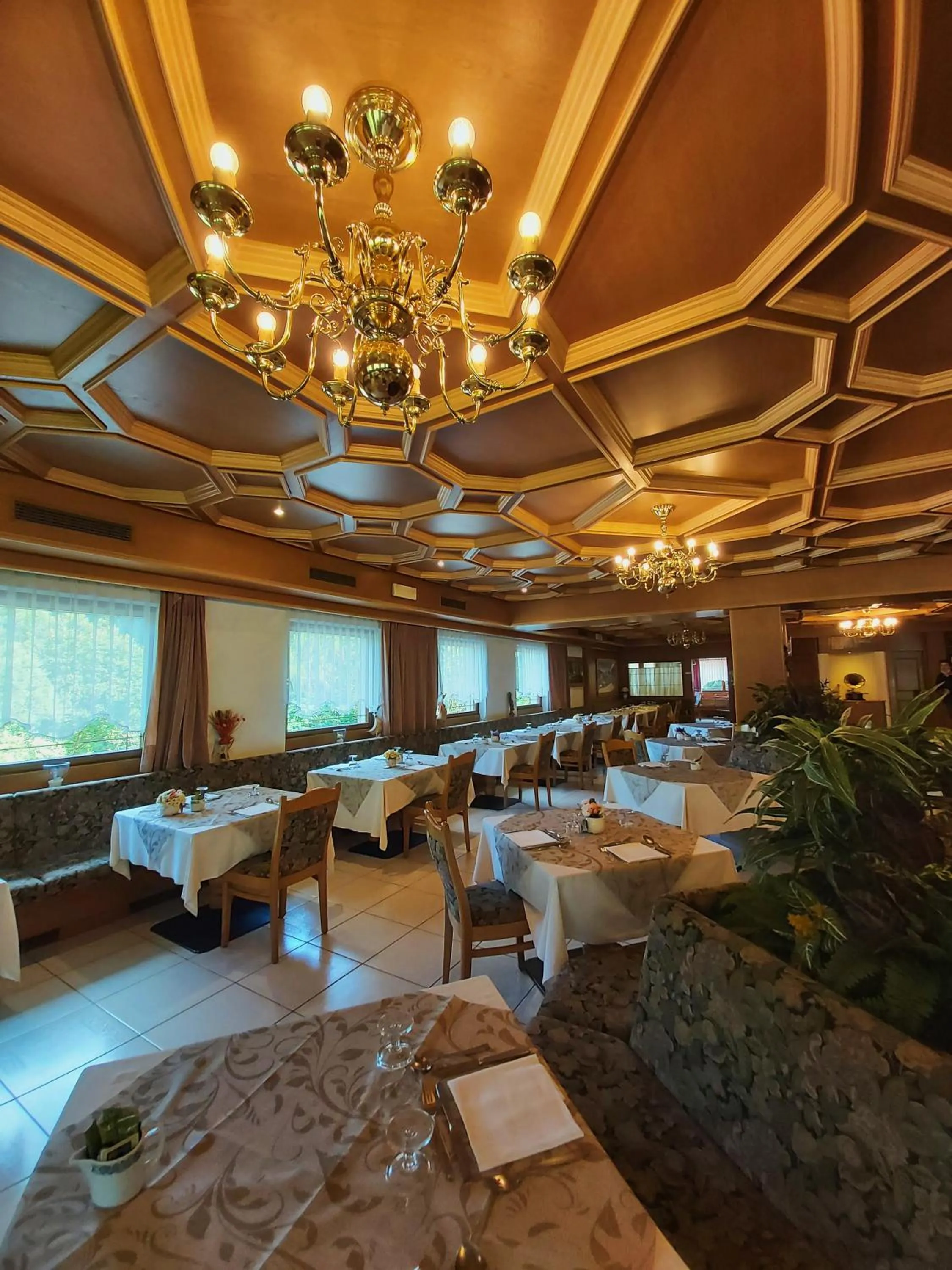 Restaurant/places to eat in Albergo Scoiattolo