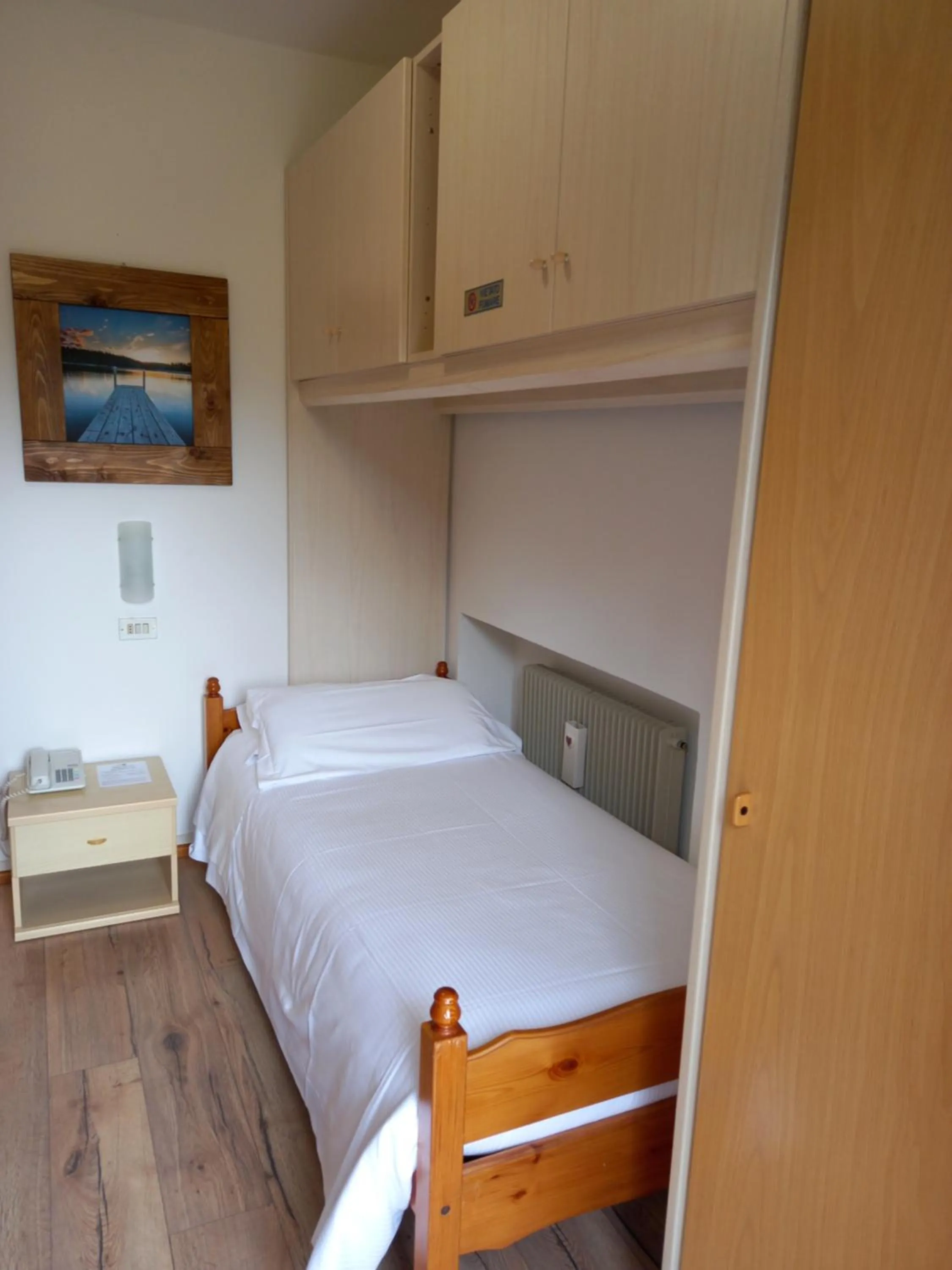 Bed in Albergo Scoiattolo