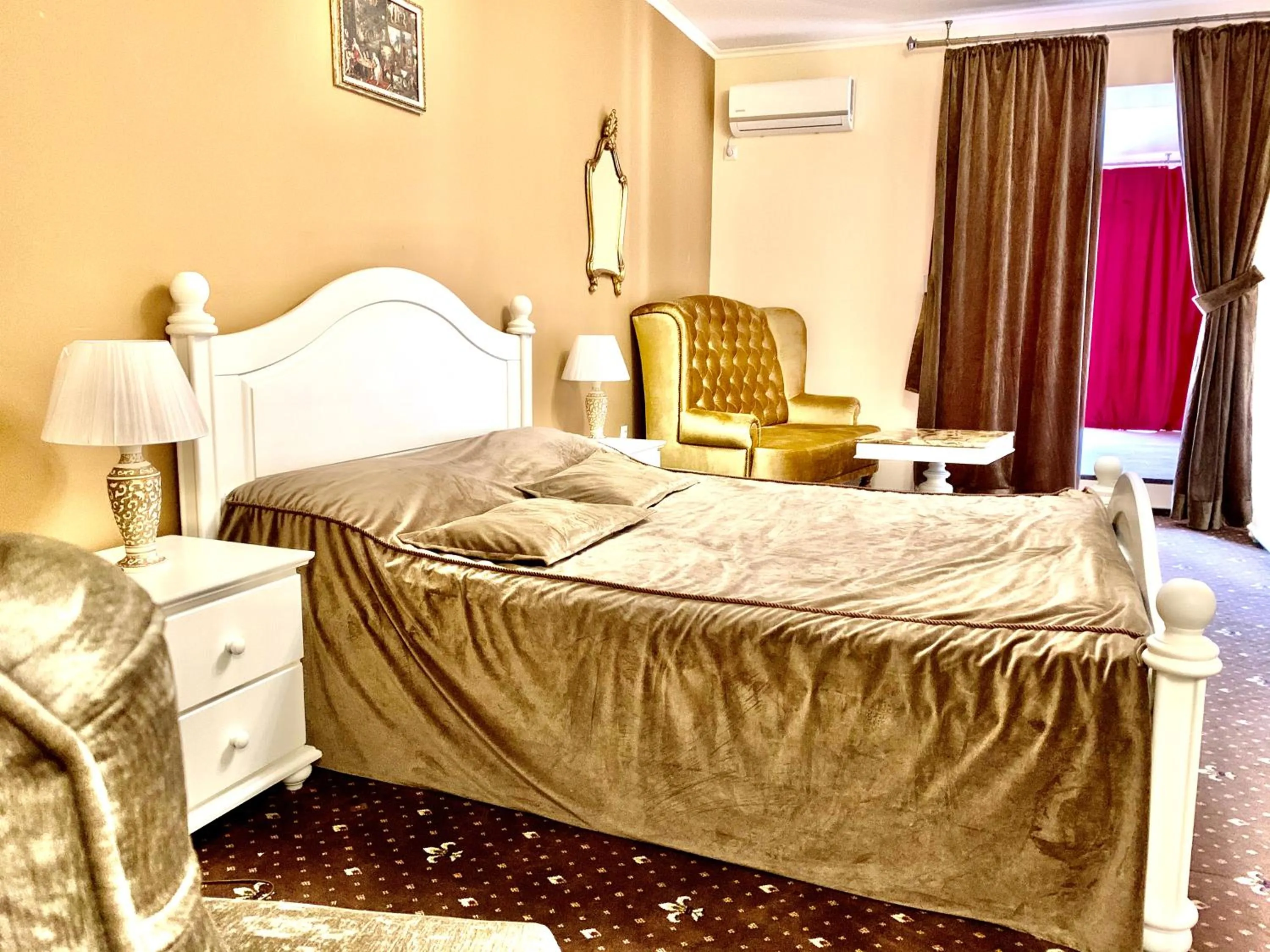 Superior Suite in Central Magnat Cinema