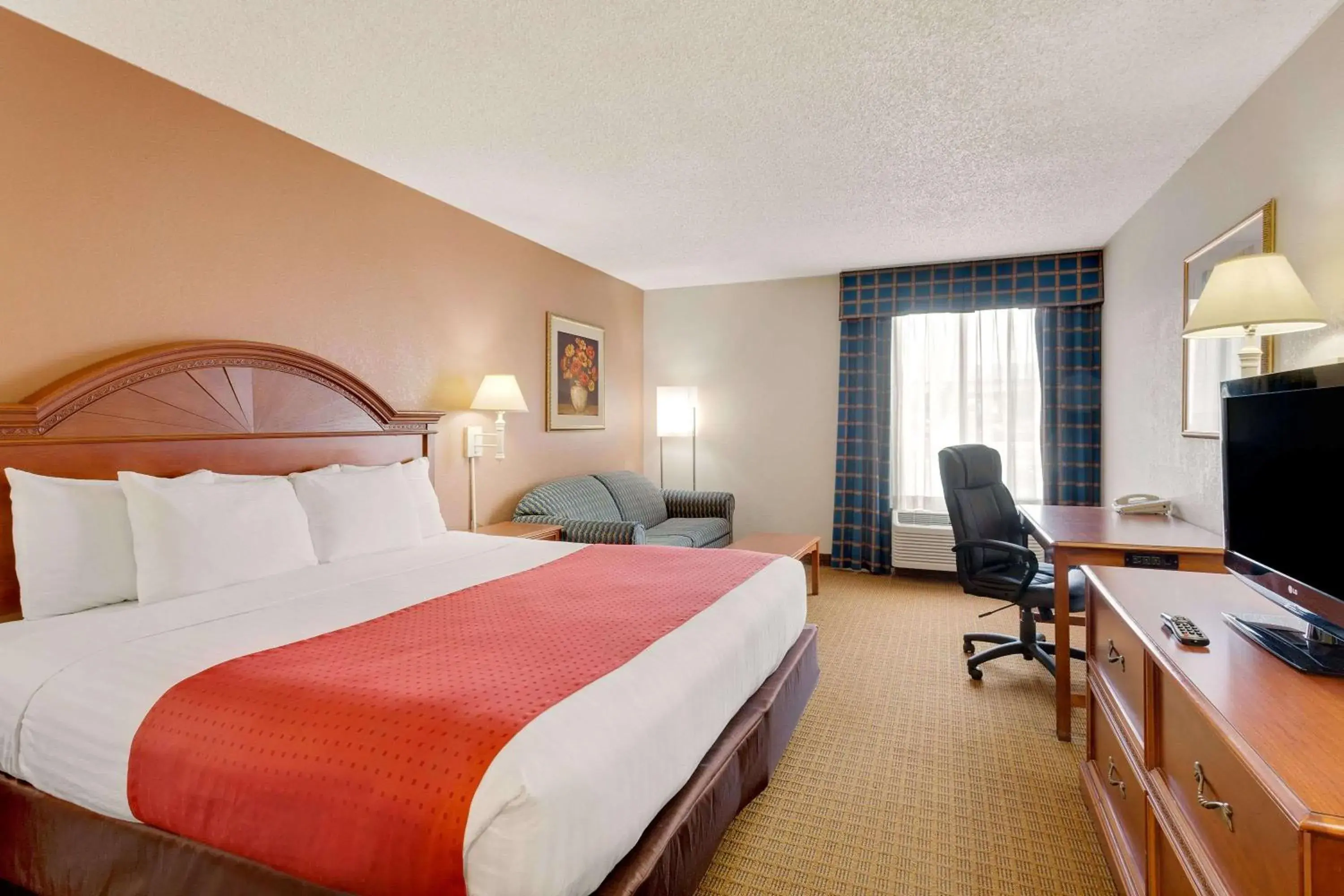 Photo of the whole room, Bed in Ramada by Wyndham Provo Photo of the whole room, Bed in Ramada by Wyndham Provo