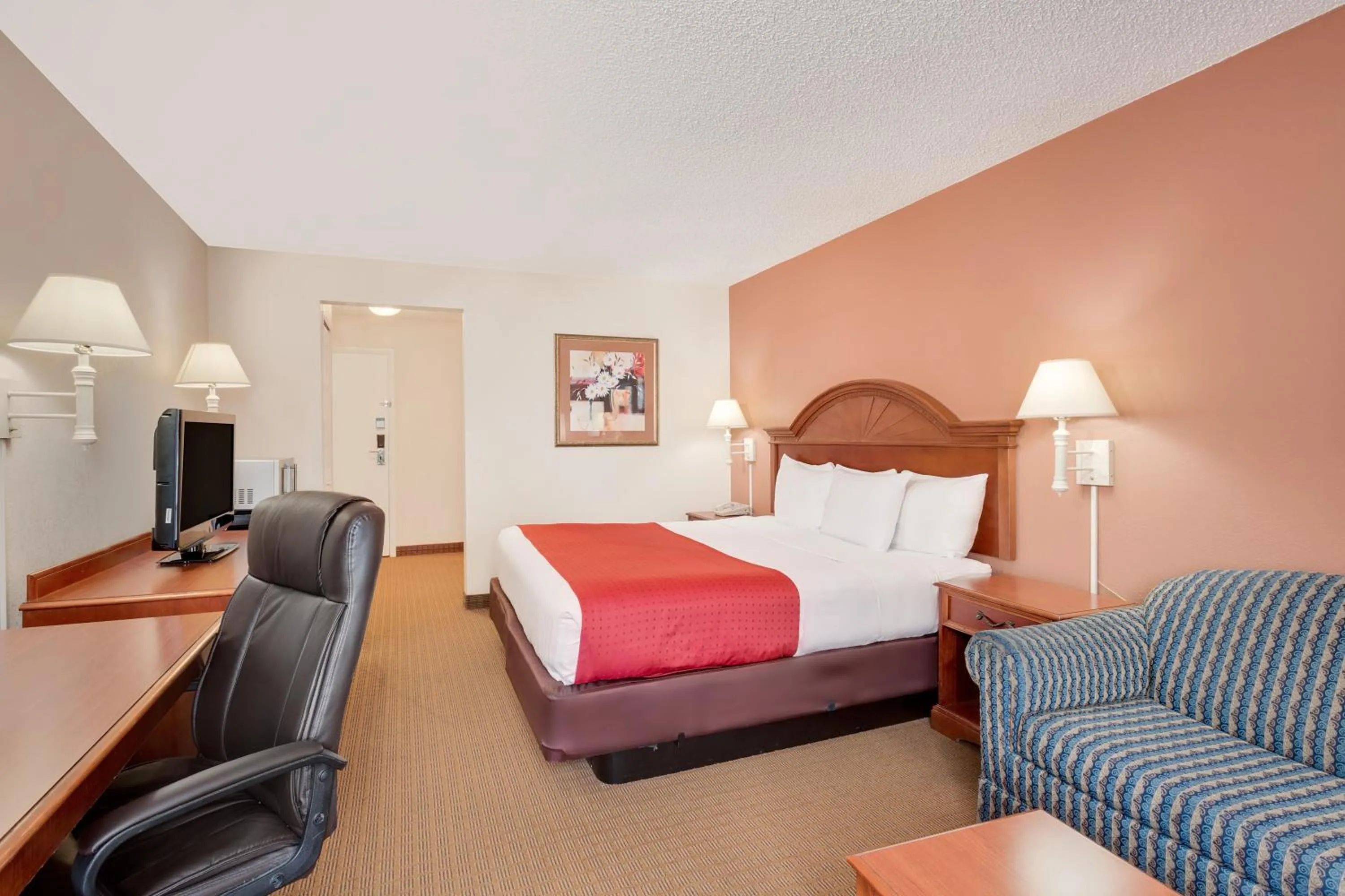 Photo of the whole room, Bed in Ramada by Wyndham Provo