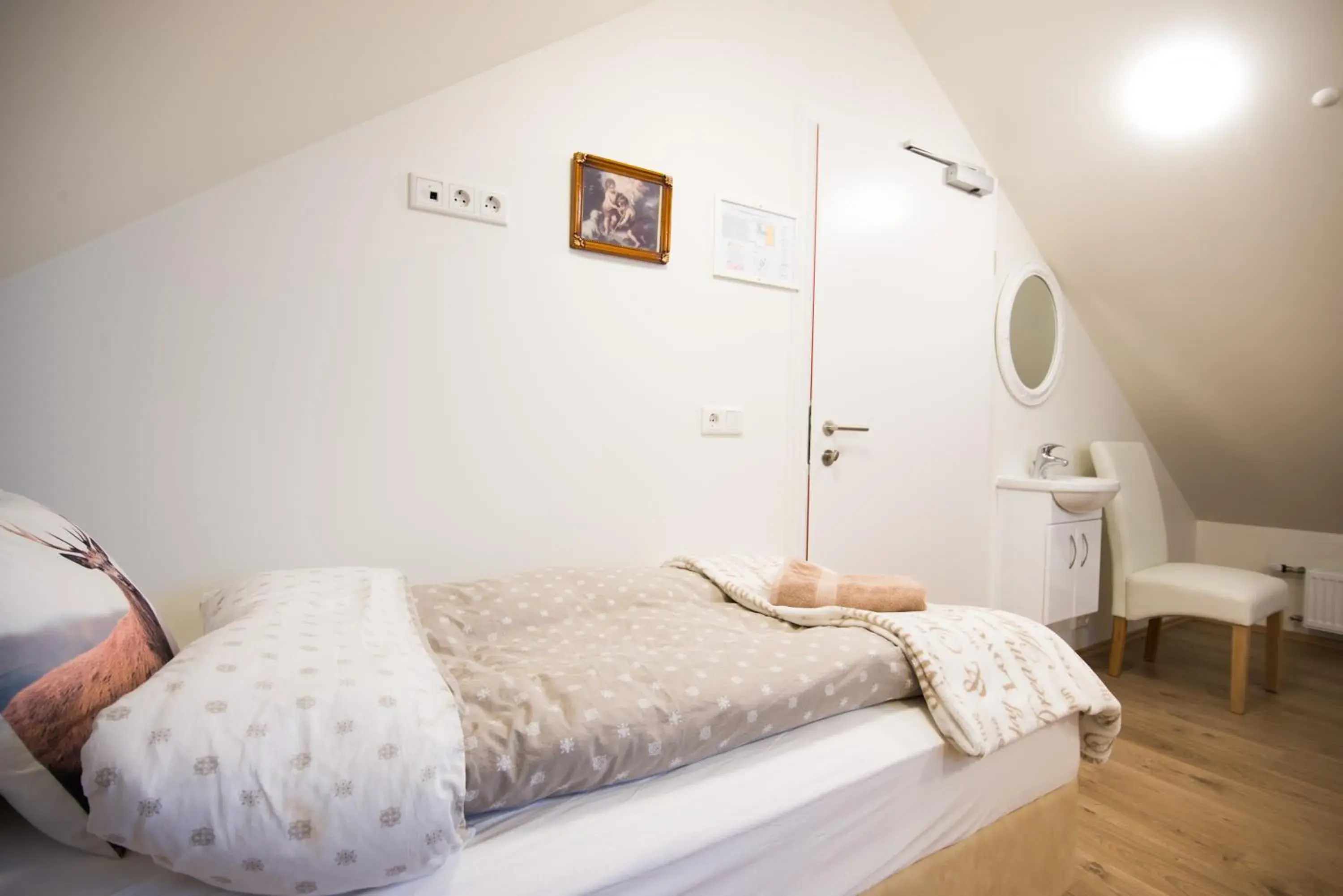 Twin Room with Shared Bathroom in Guesthouse Grund Twin Room with Shared Bathroom in Guesthouse Grund