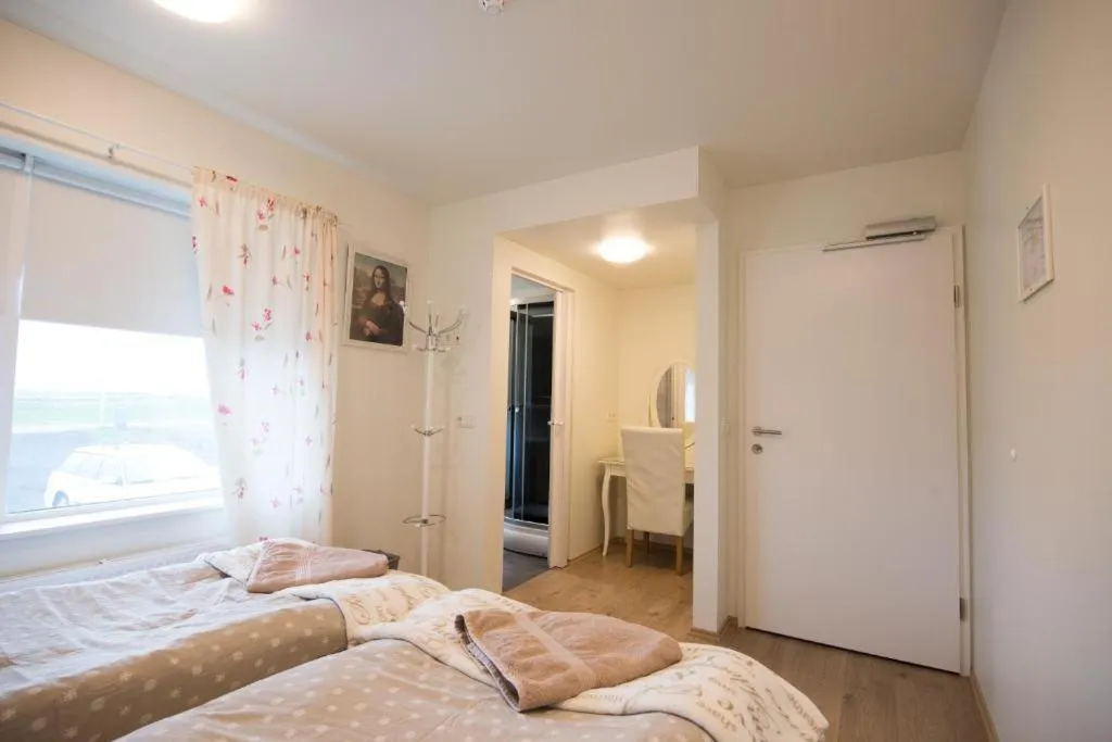 Double or Twin Room with Bathroom in Guesthouse Grund