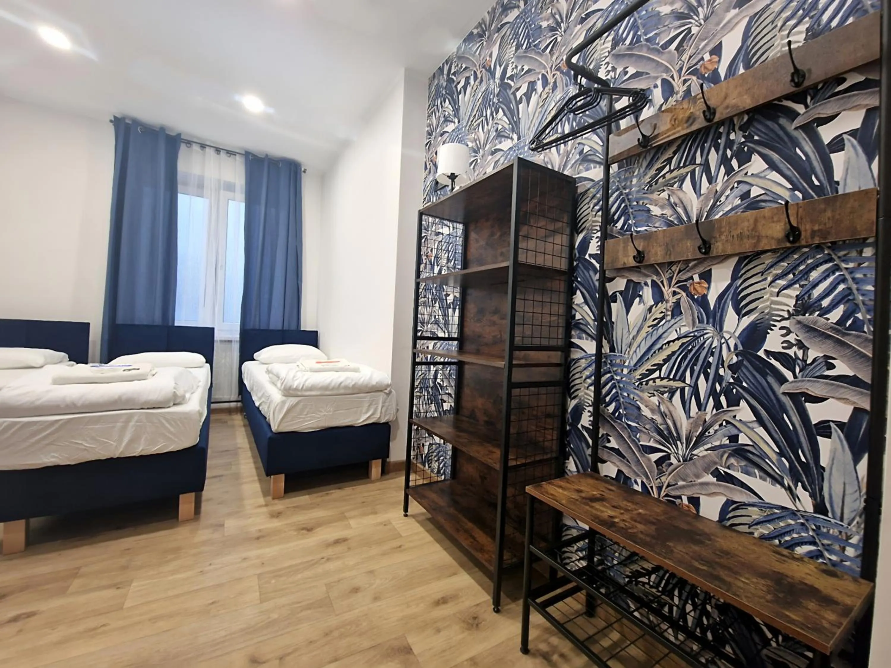 Shower, Bed in Hostel Helvetia Rooms Warsaw CITY CENTER and OLD TOWN