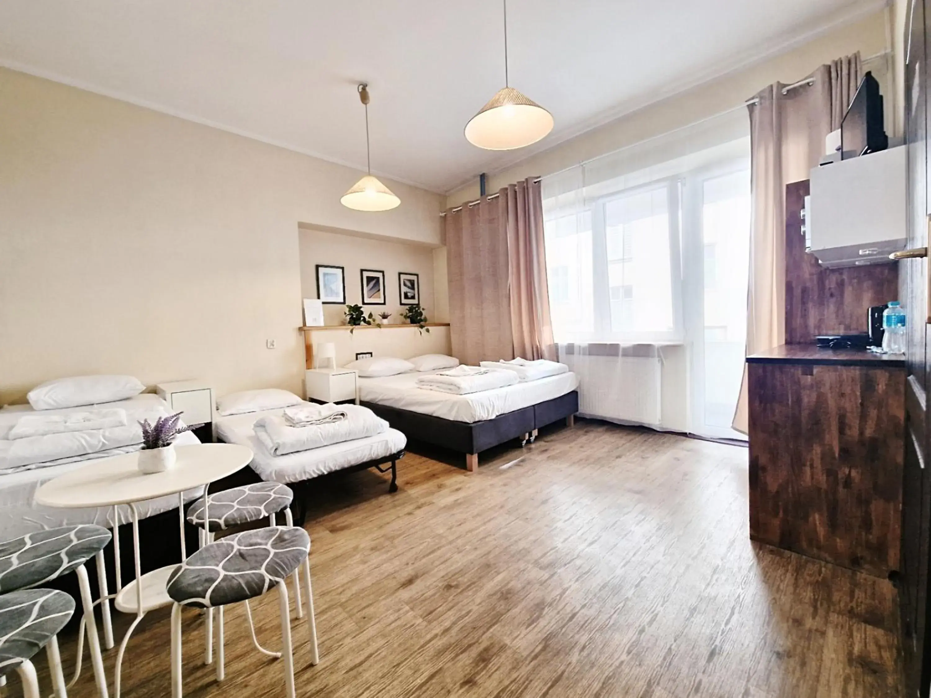 Studio with Balcony in Hostel Helvetia Rooms Warsaw CITY CENTER and OLD TOWN Studio with Balcony in Hostel Helvetia Rooms Warsaw CITY CENTER and OLD TOWN