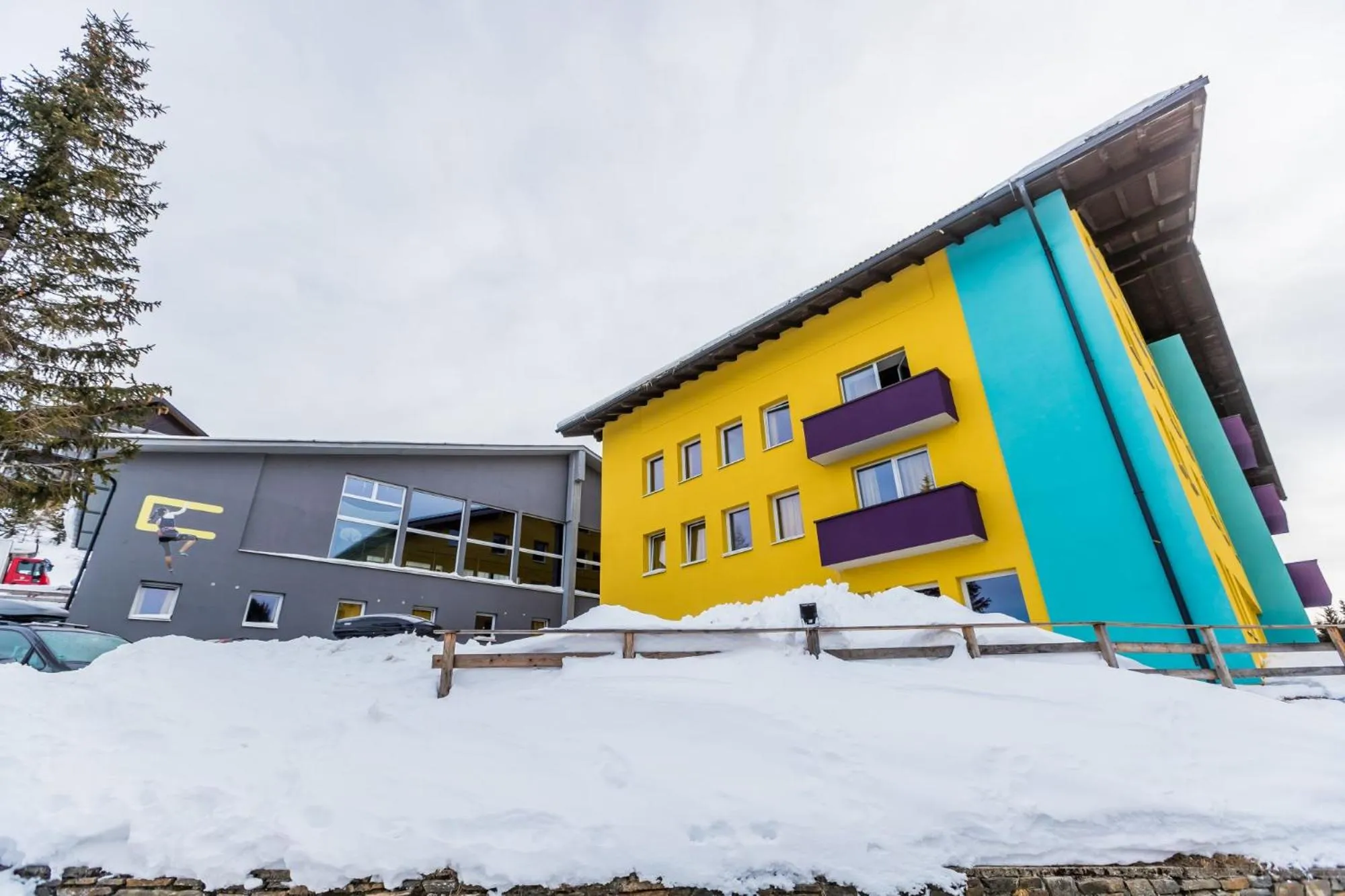 Property building in Basekamp Mountain Budget Hotel