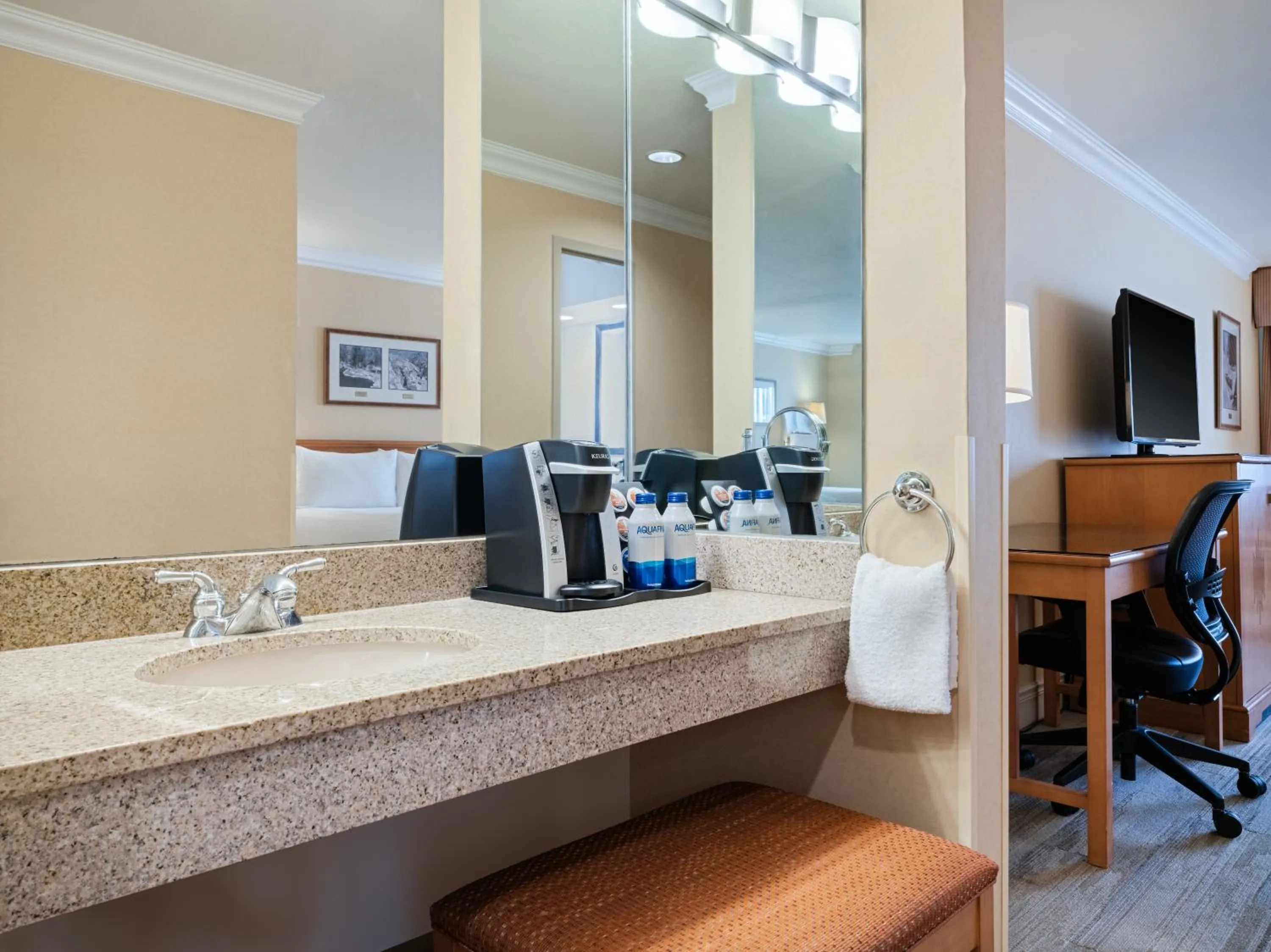 Coffee/tea facilities in Holiday Inn Resort The Squire at Grand Canyon by IHG