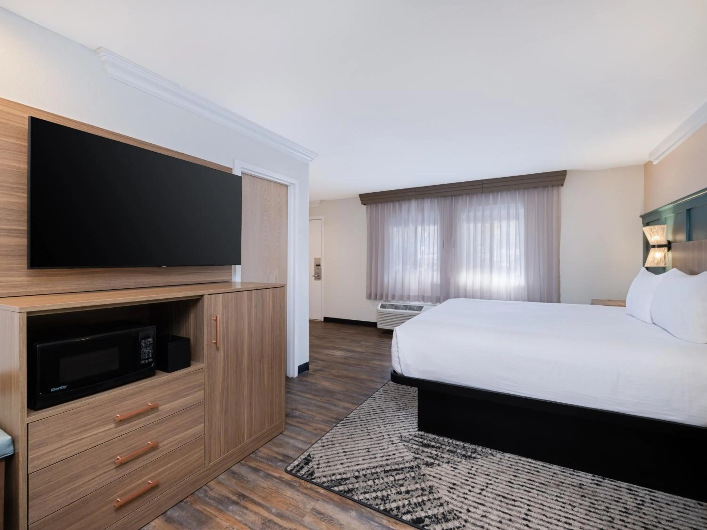 Bedroom, Bed in Holiday Inn Resort The Squire at Grand Canyon by IHG