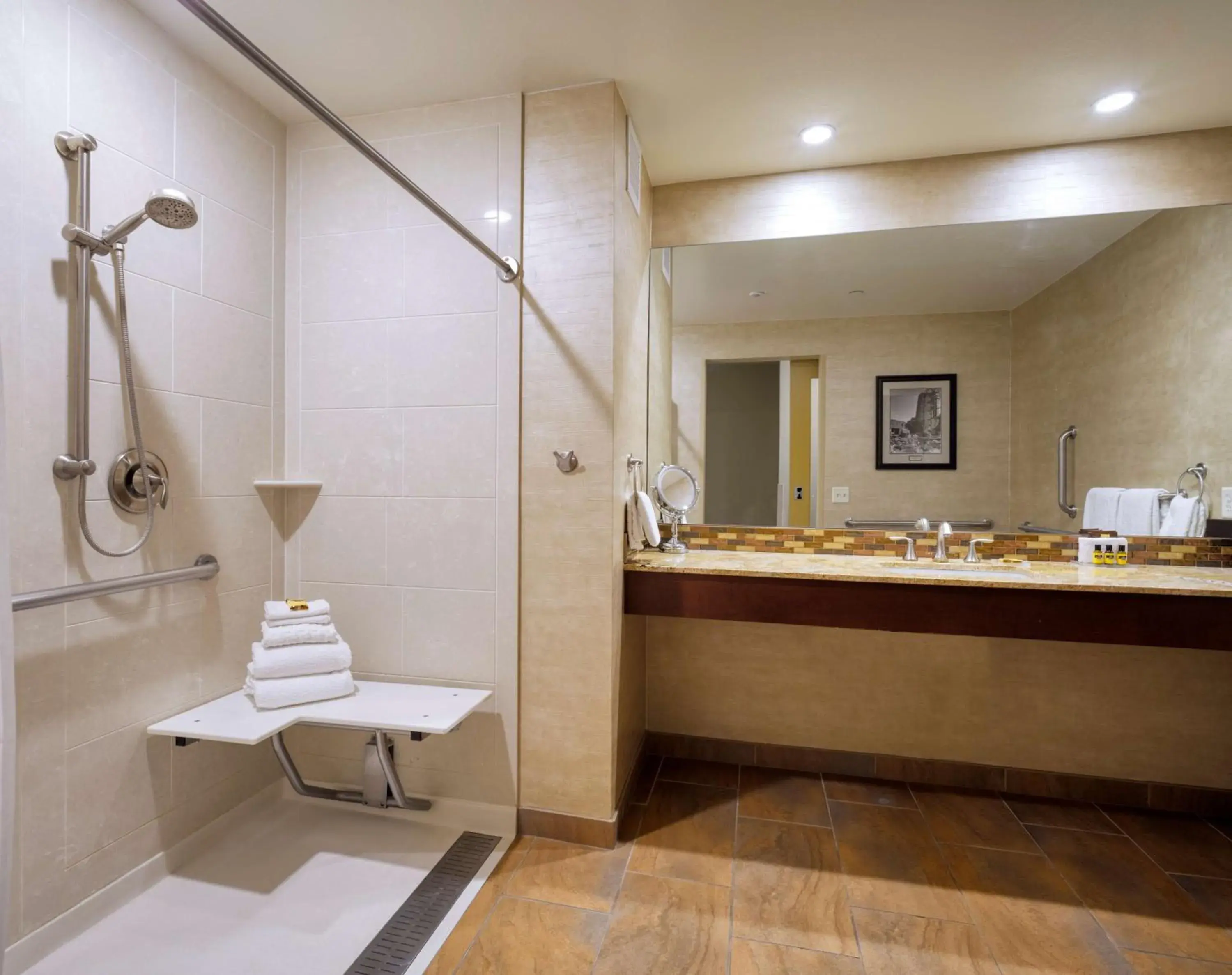 Deluxe Queen Room with Two Queen Beds and Roll-In Shower - Mobility Accessible/Non-Smoking in Holiday Inn Resort The Squire at Grand Canyon by IHG Deluxe Queen Room with Two Queen Beds and Roll-In Shower - Mobility Accessible/Non-Smoking in Holiday Inn Resort The Squire at Grand Canyon by IHG