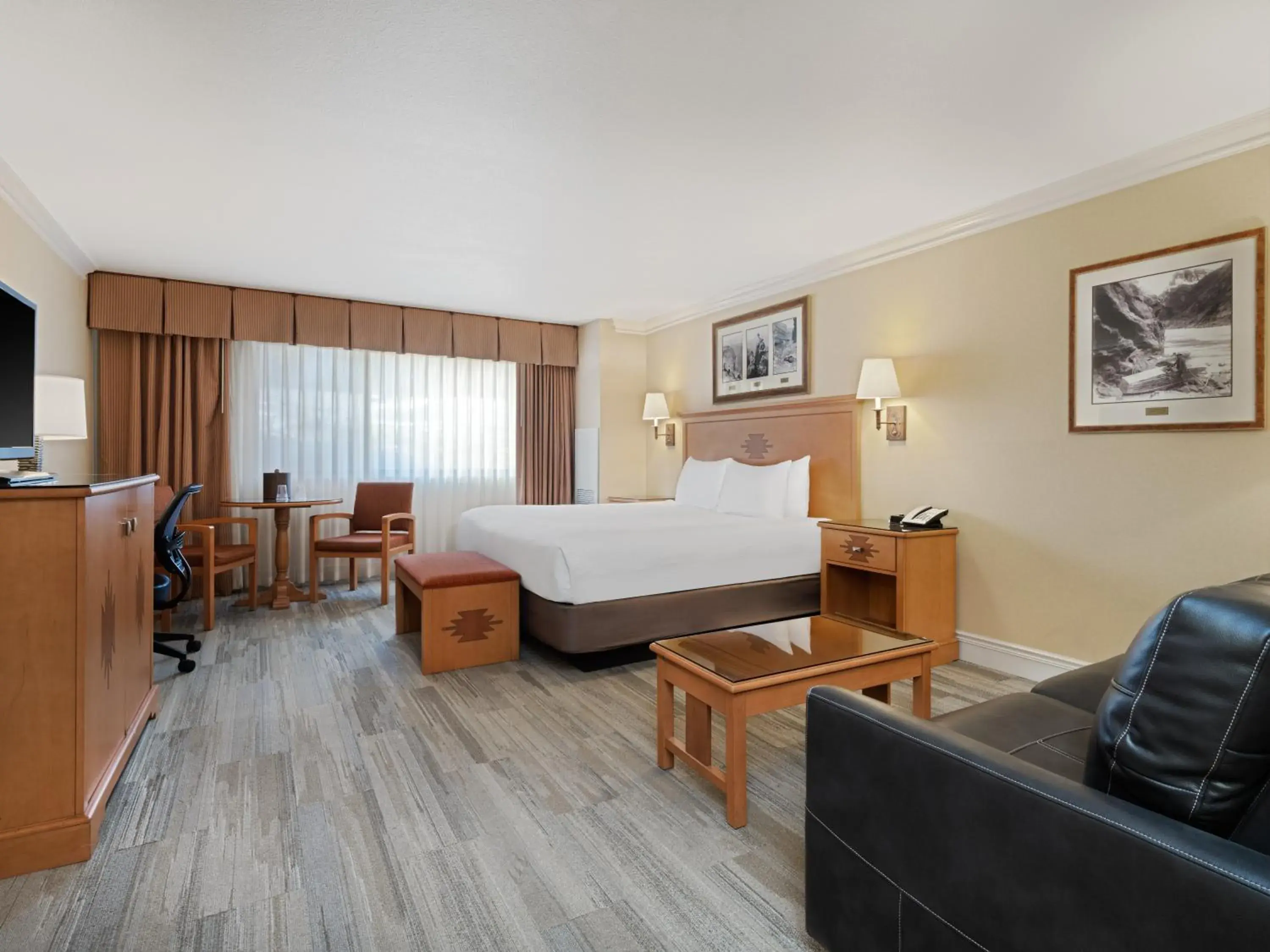 Premium King Room with Sofa Bed in Holiday Inn Resort The Squire at Grand Canyon by IHG Premium King Room with Sofa Bed in Holiday Inn Resort The Squire at Grand Canyon by IHG