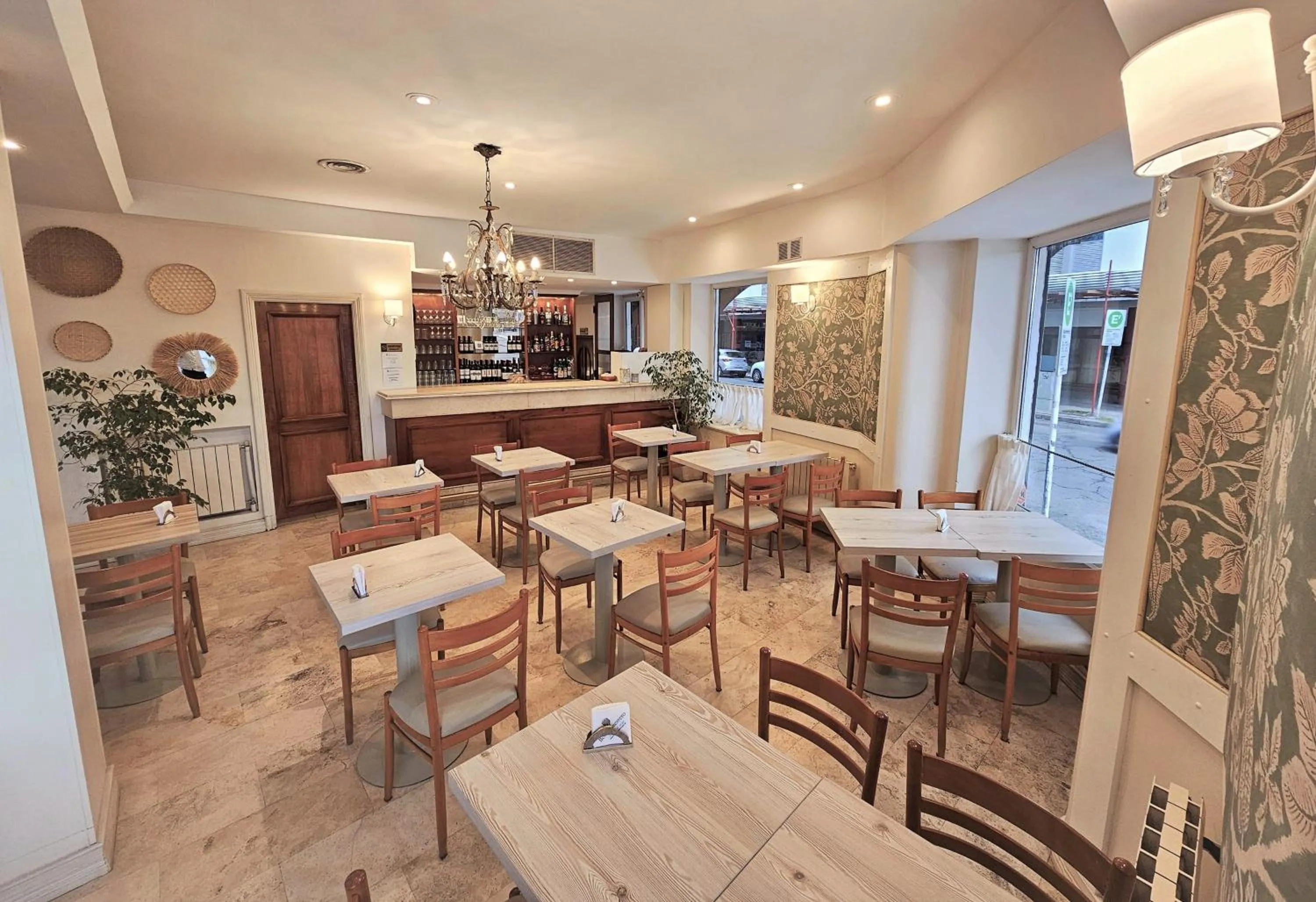 Restaurant/places to eat in Hotel Guerrero