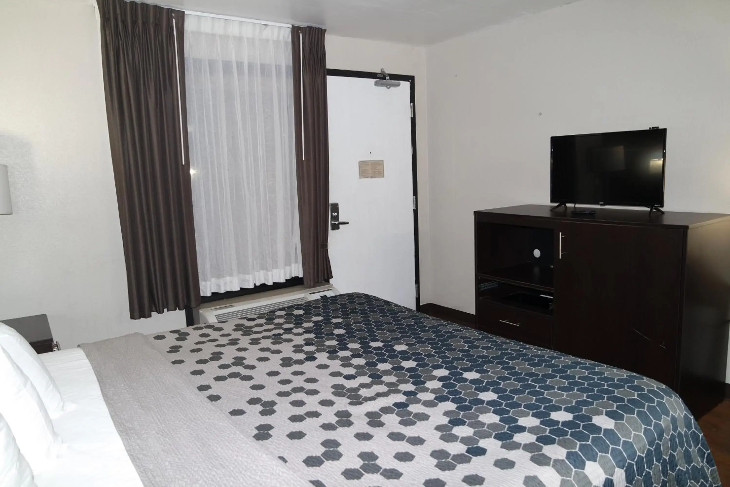 Bedroom in Travelodge by Wyndham North Charleston Bedroom in Travelodge by Wyndham North Charleston