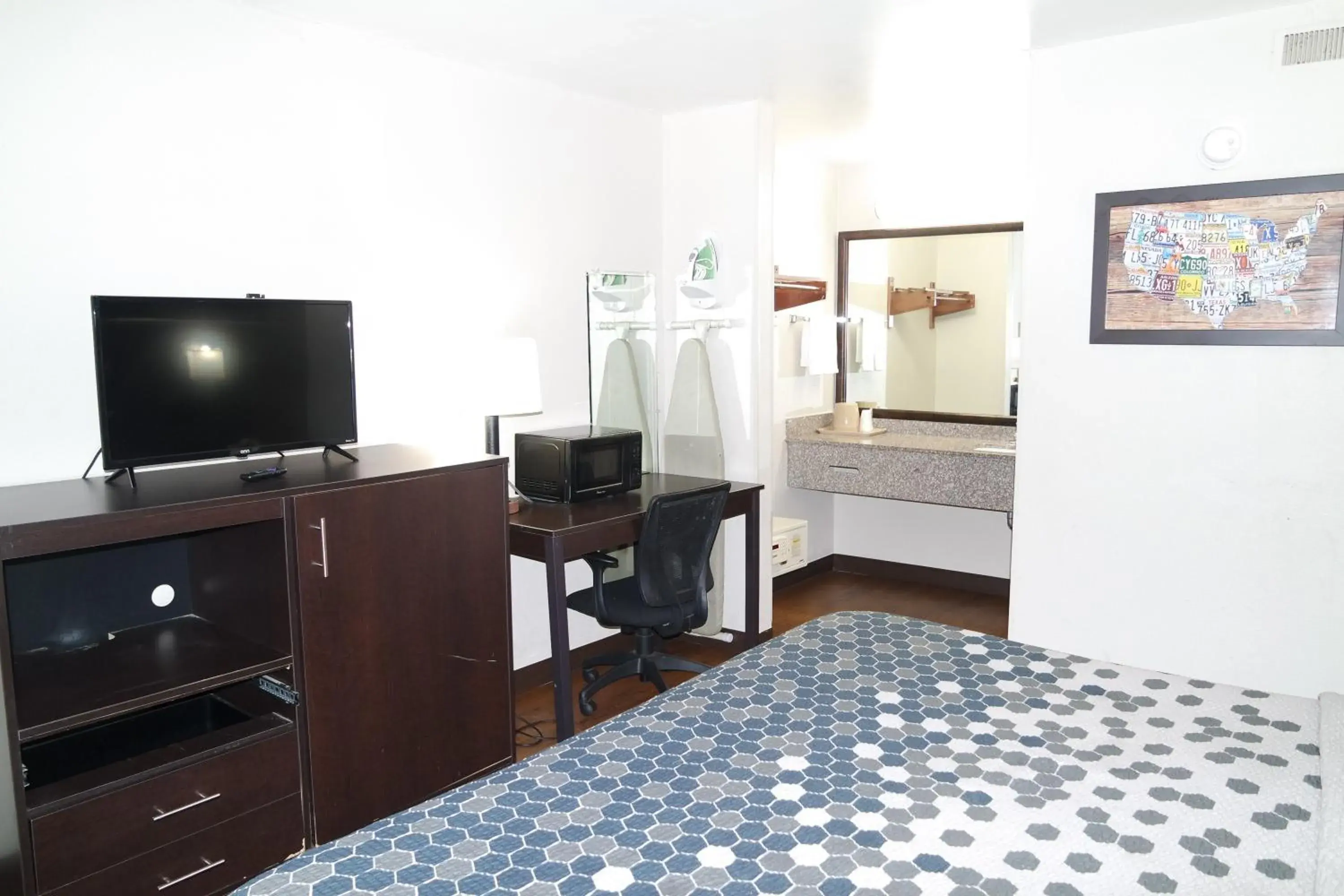 Bedroom in Travelodge by Wyndham North Charleston Bedroom in Travelodge by Wyndham North Charleston