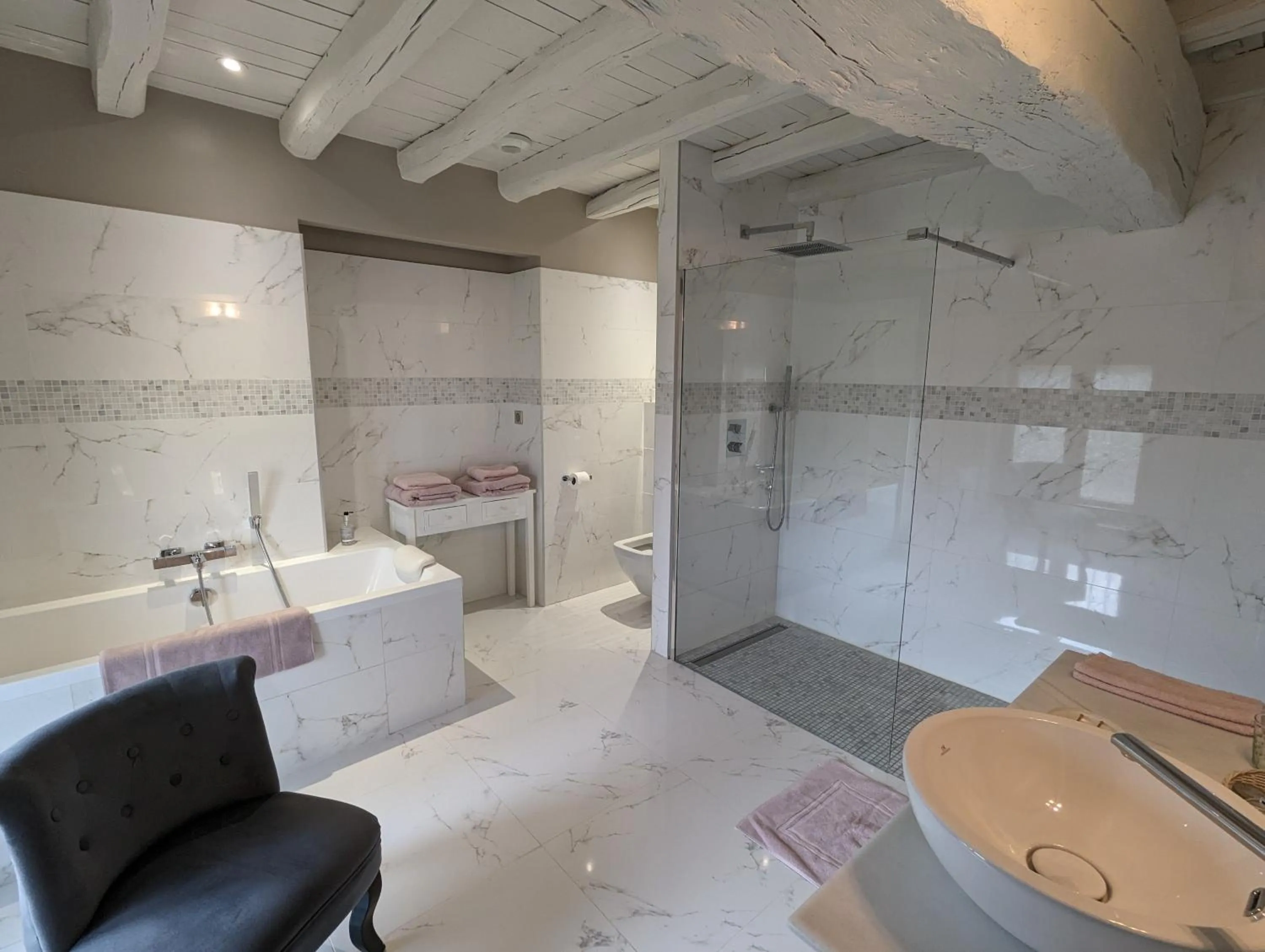 Bathroom in La Barbotiere