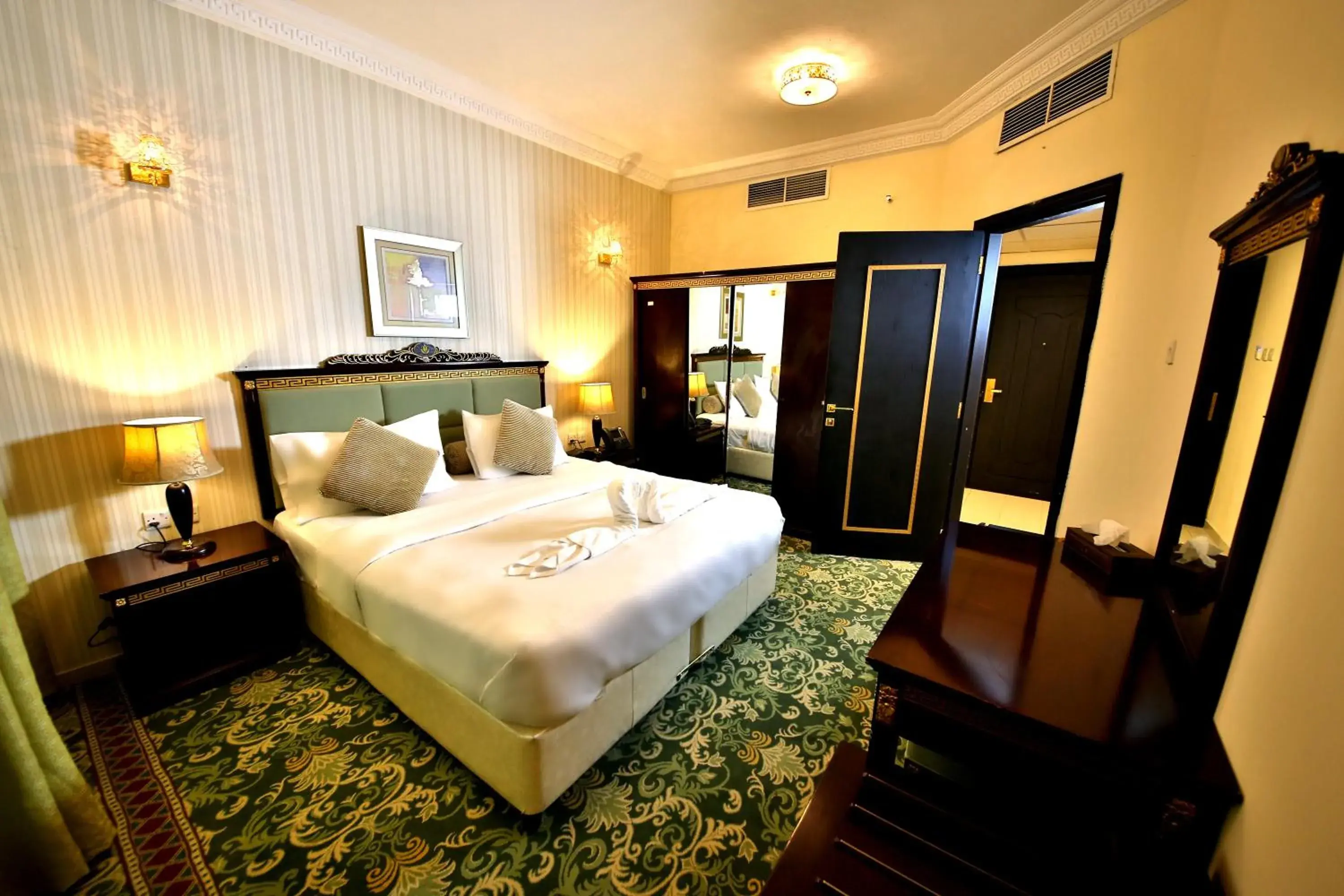 Bed in Midtown Furnished Apartments Bed in Midtown Furnished Apartments