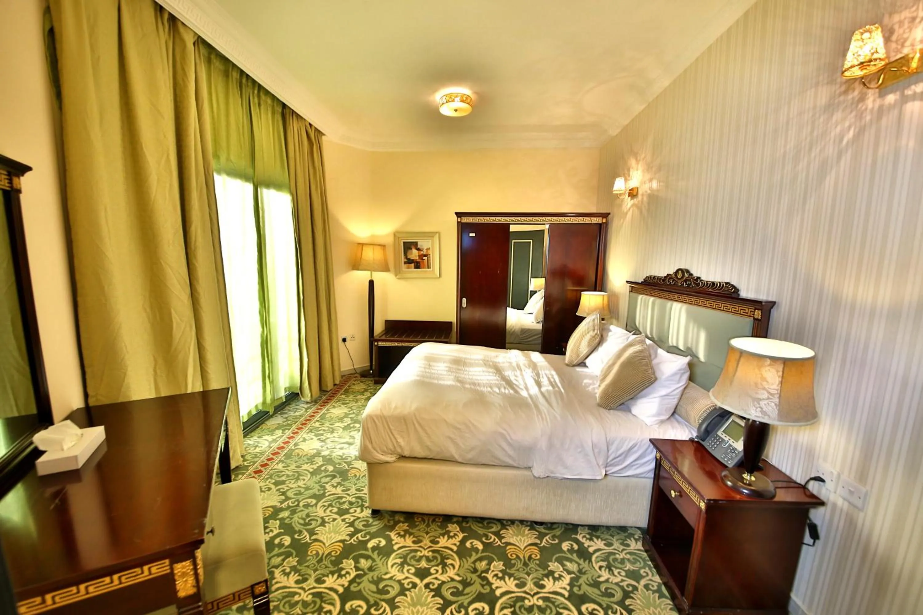 Other, Bed in Midtown Furnished Apartments