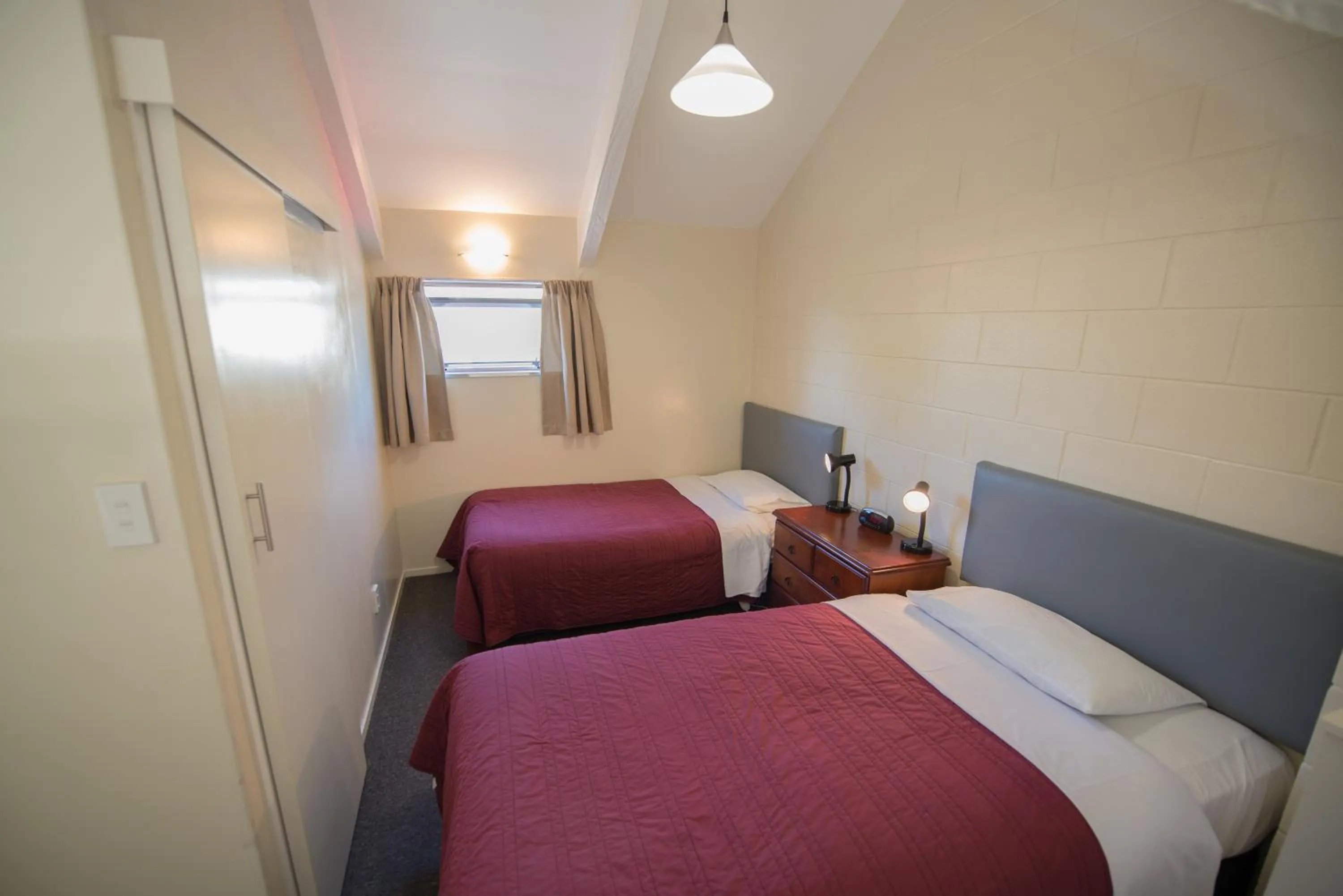 Bedroom, Bed in Howick Motor Lodge