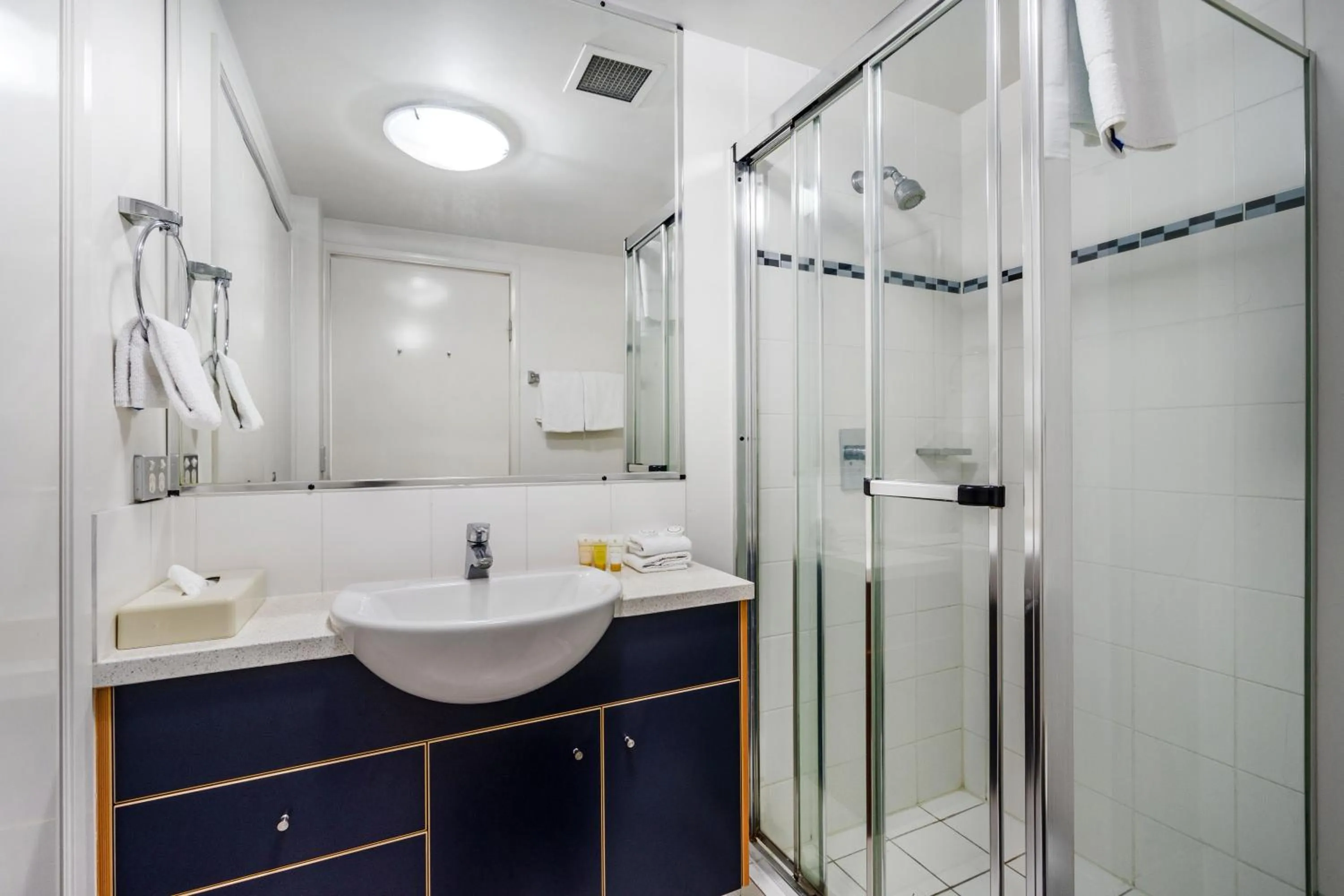 Shower in The Docks On Goodwin