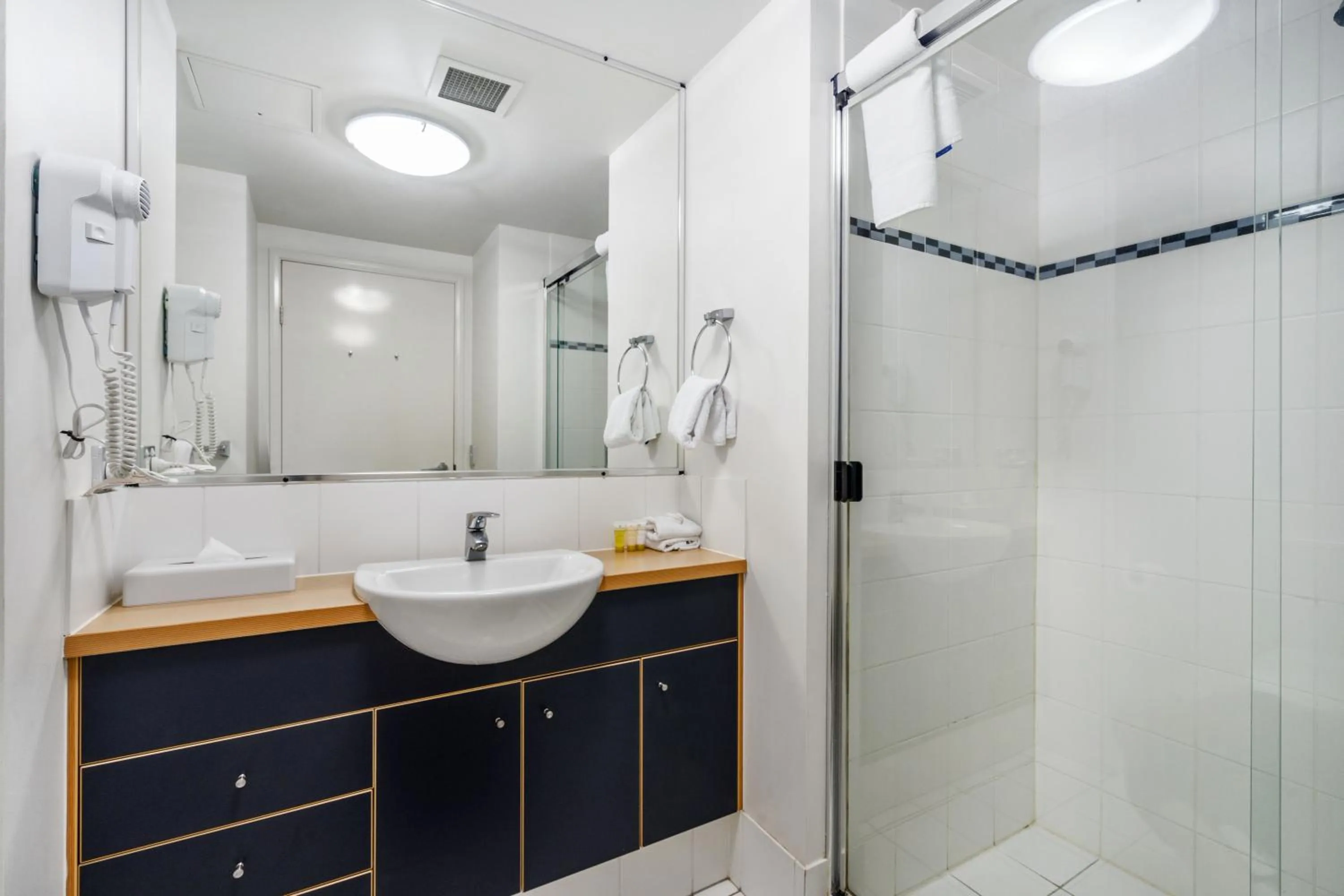 Shower in The Docks On Goodwin