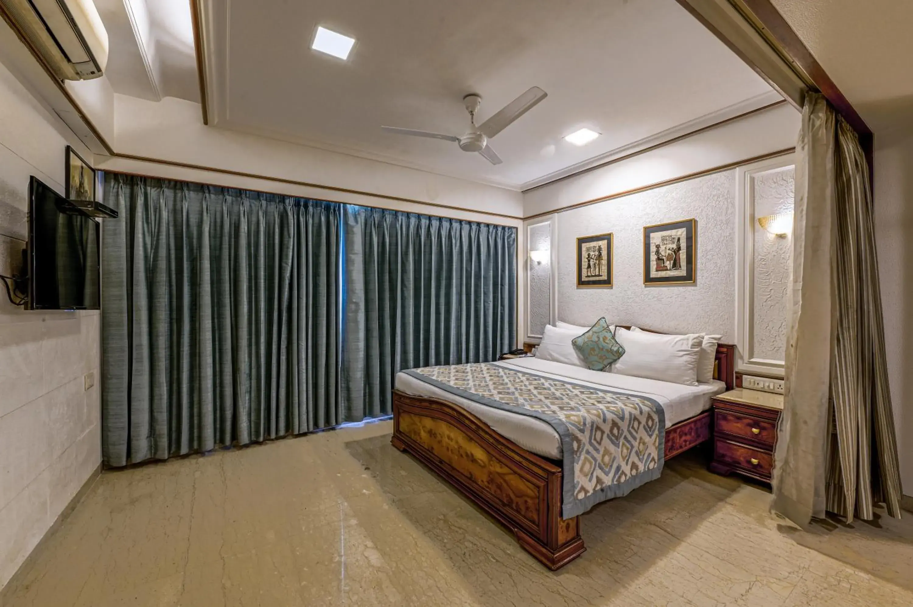 Bed in Regal Enclave Bed in Regal Enclave