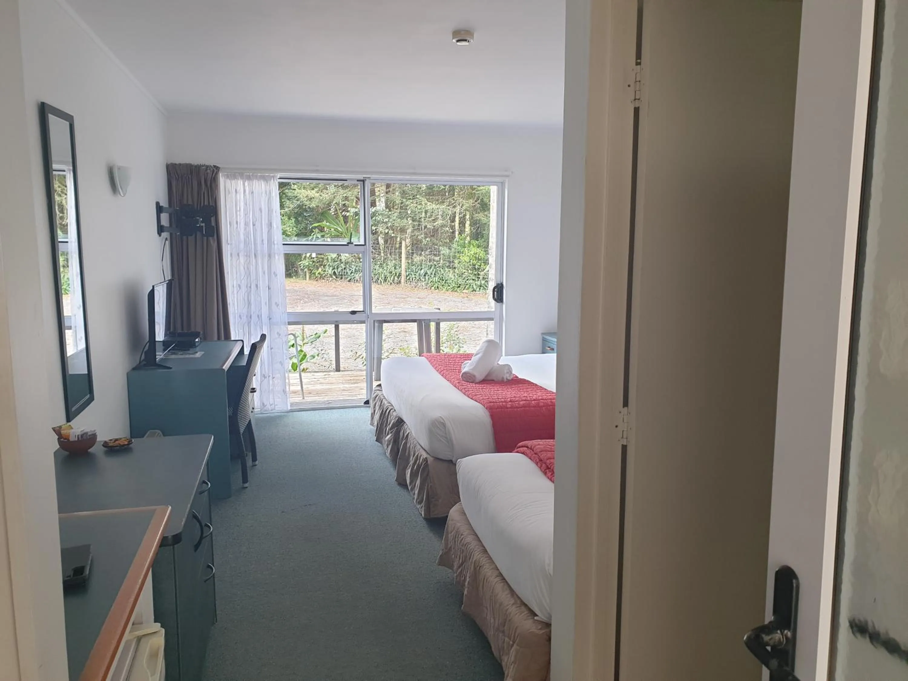 Photo of the whole room, Bed in Woodlands Motel