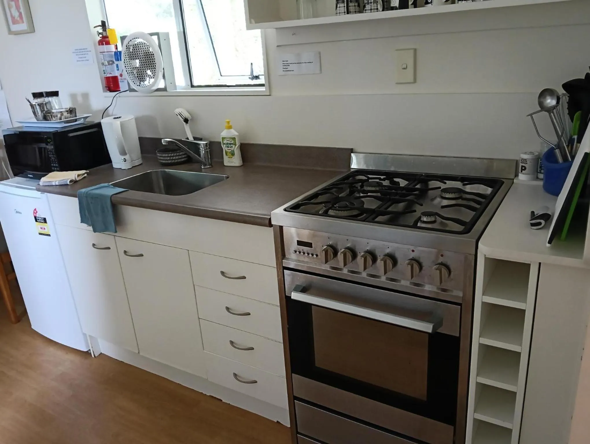 Kitchen or kitchenette in Woodlands Motel