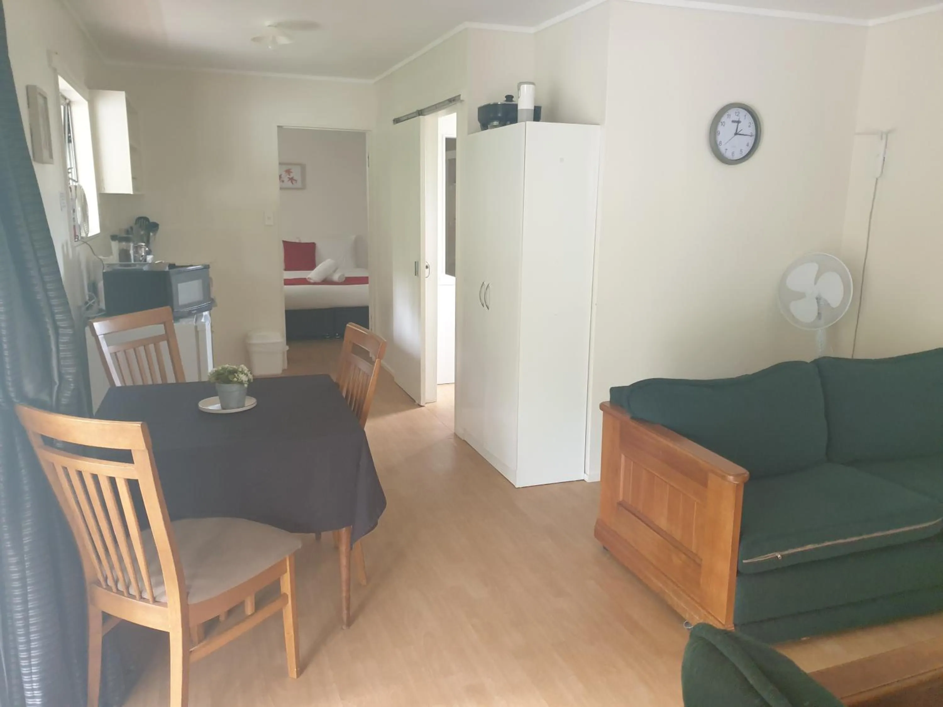 Kitchen or kitchenette in Woodlands Motel