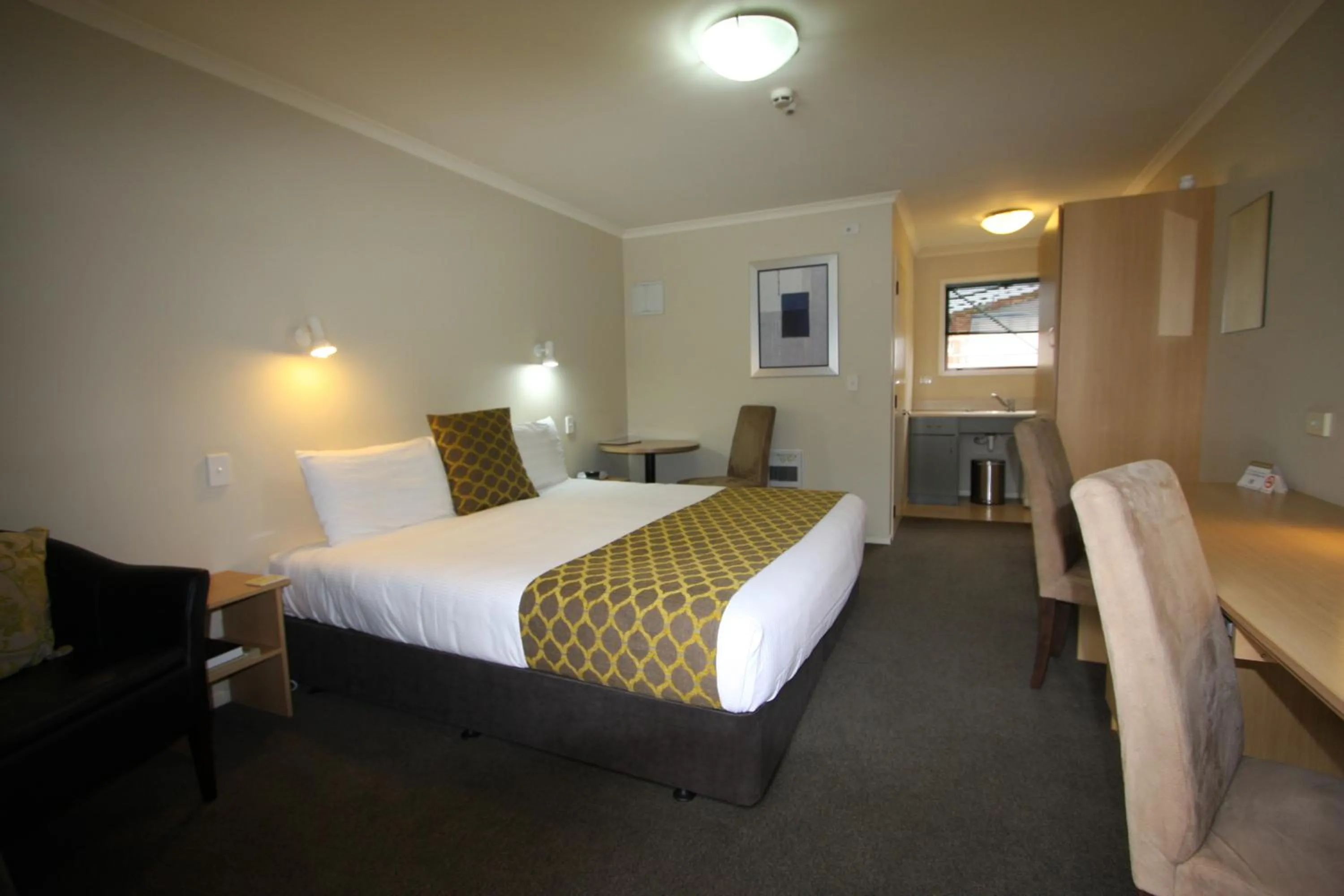 Bedroom, Bed in 555 Motel Dunedin