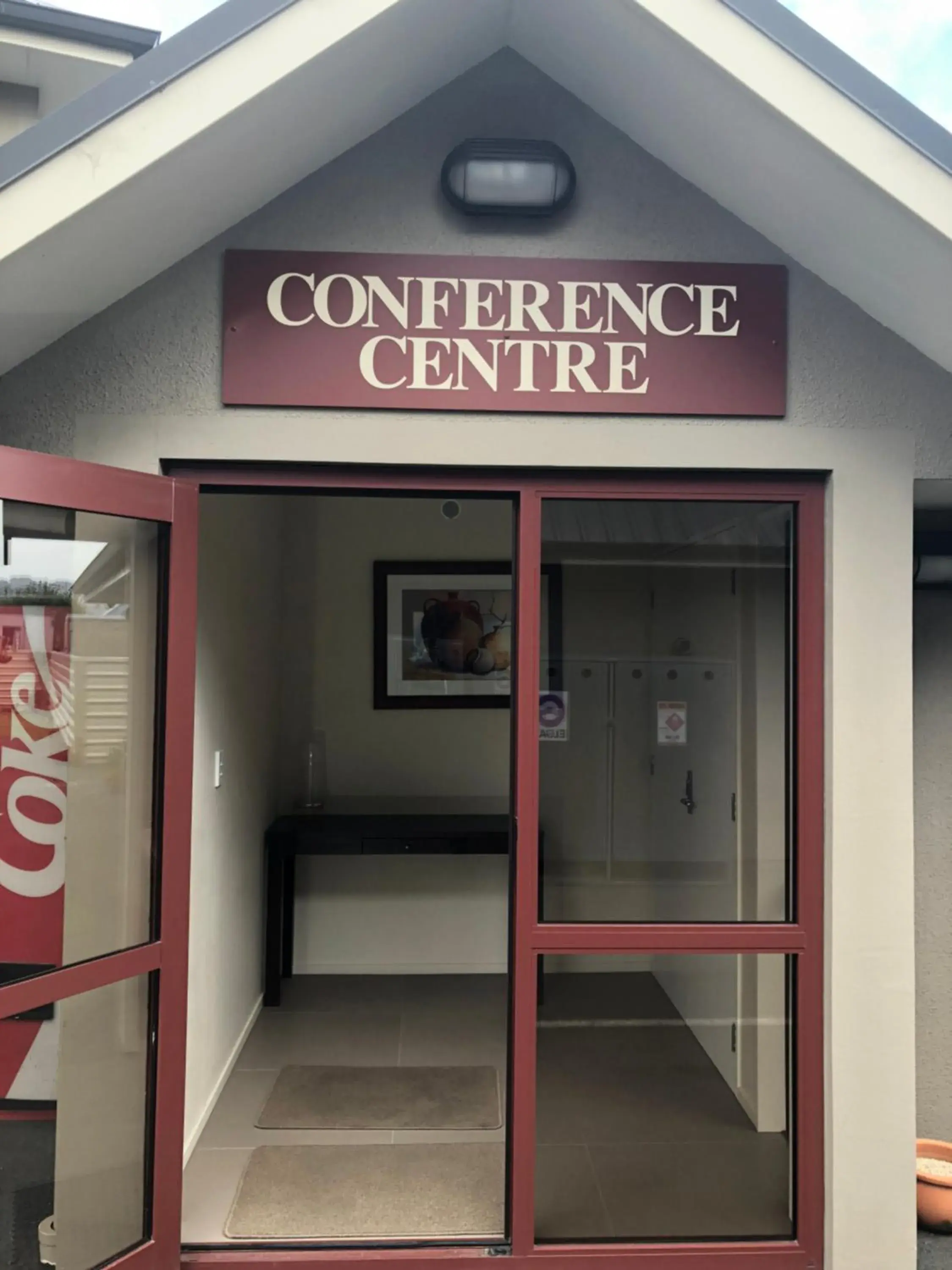 Living room in 555 Motel Dunedin Living room in 555 Motel Dunedin