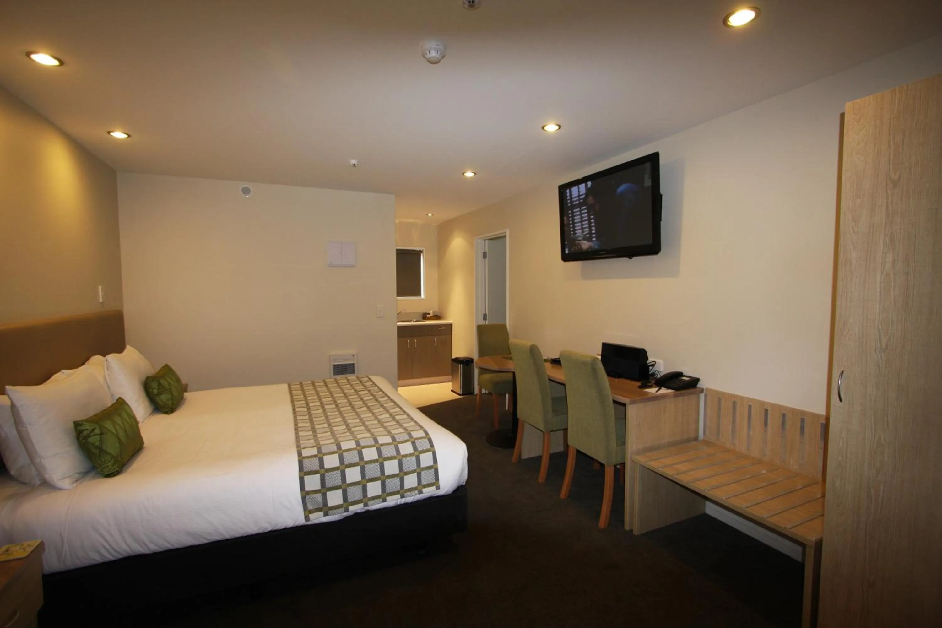 Bedroom, Bed in 555 Motel Dunedin