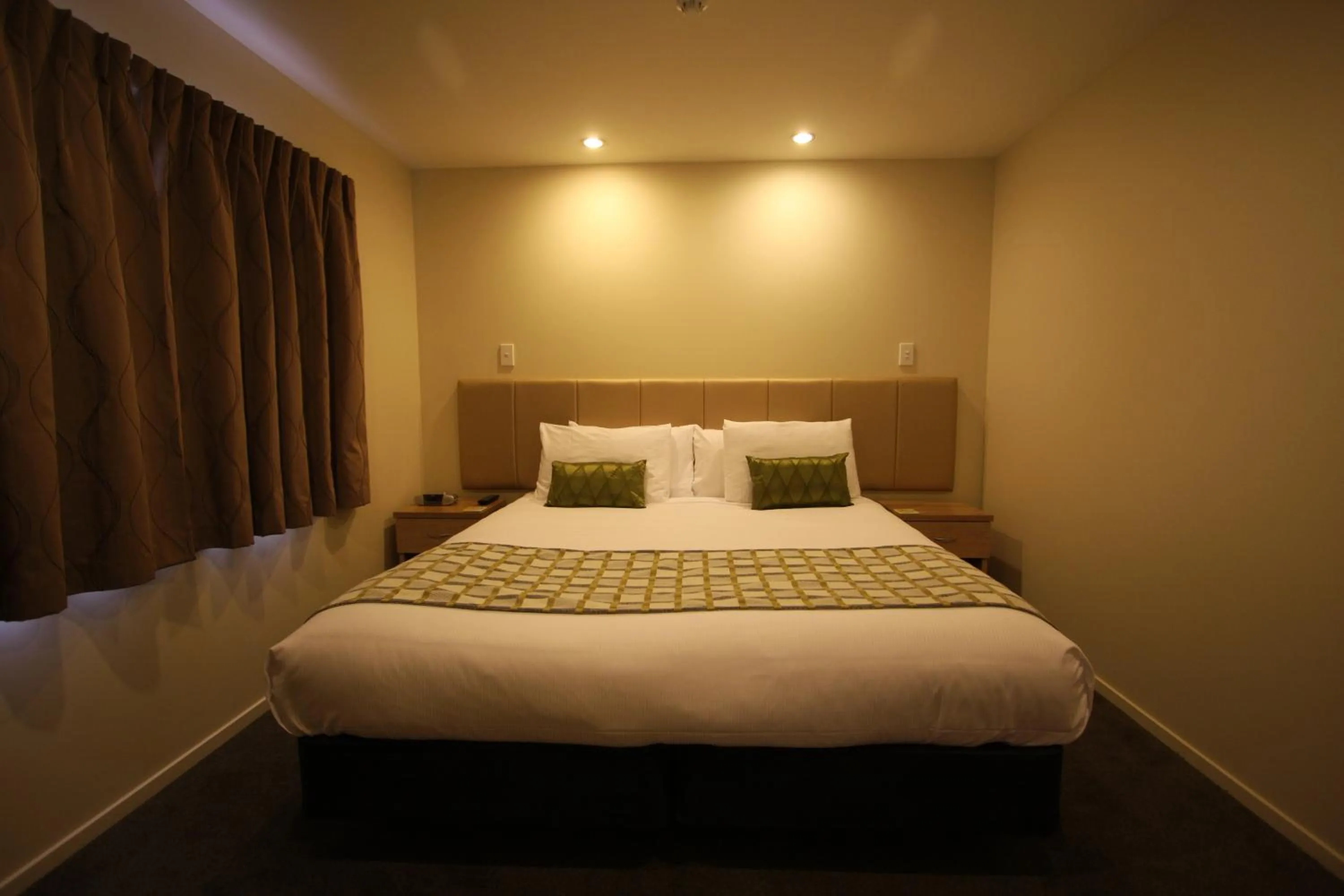 Bedroom, Bed in 555 Motel Dunedin