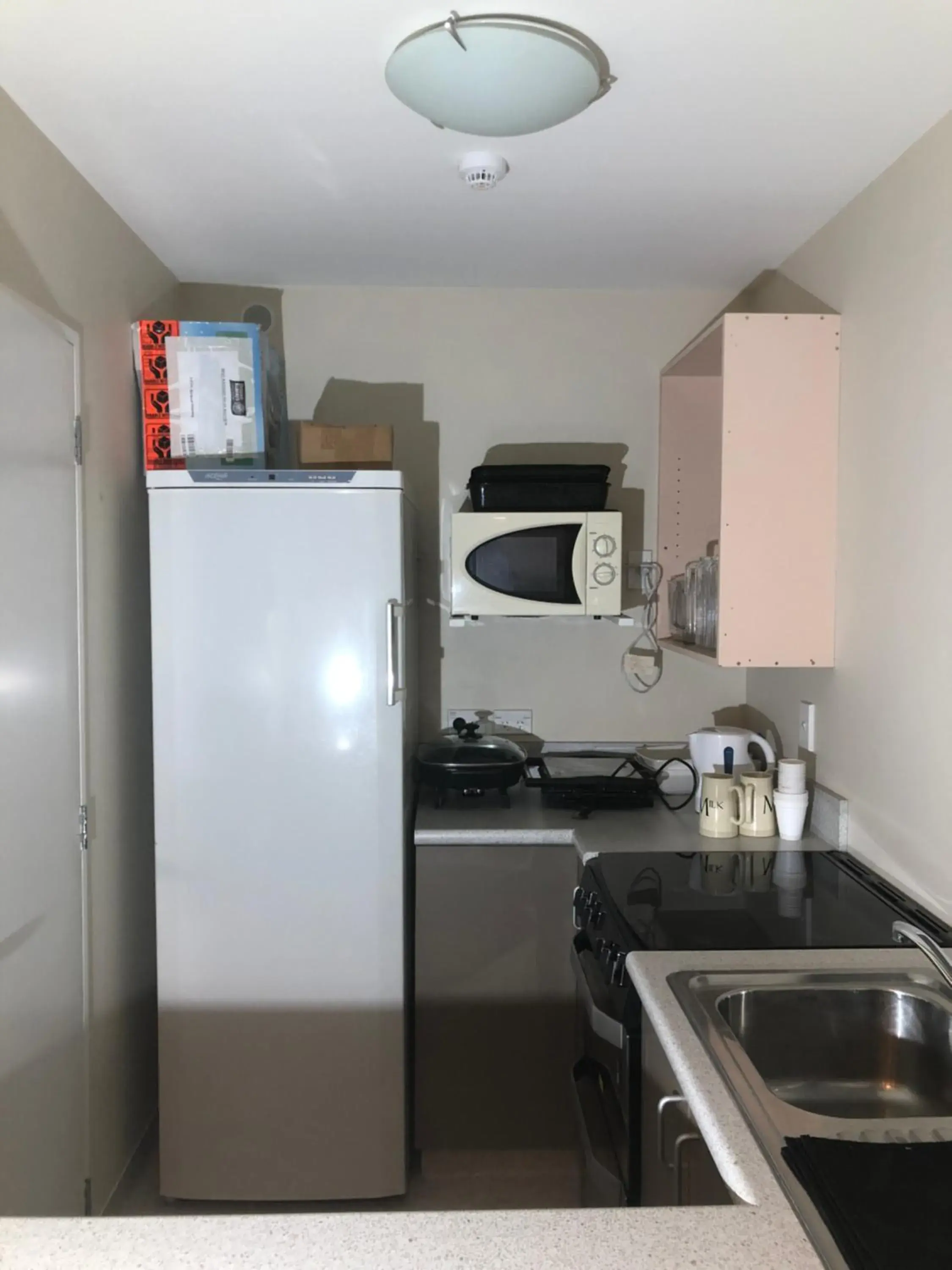 Living room in 555 Motel Dunedin Living room in 555 Motel Dunedin