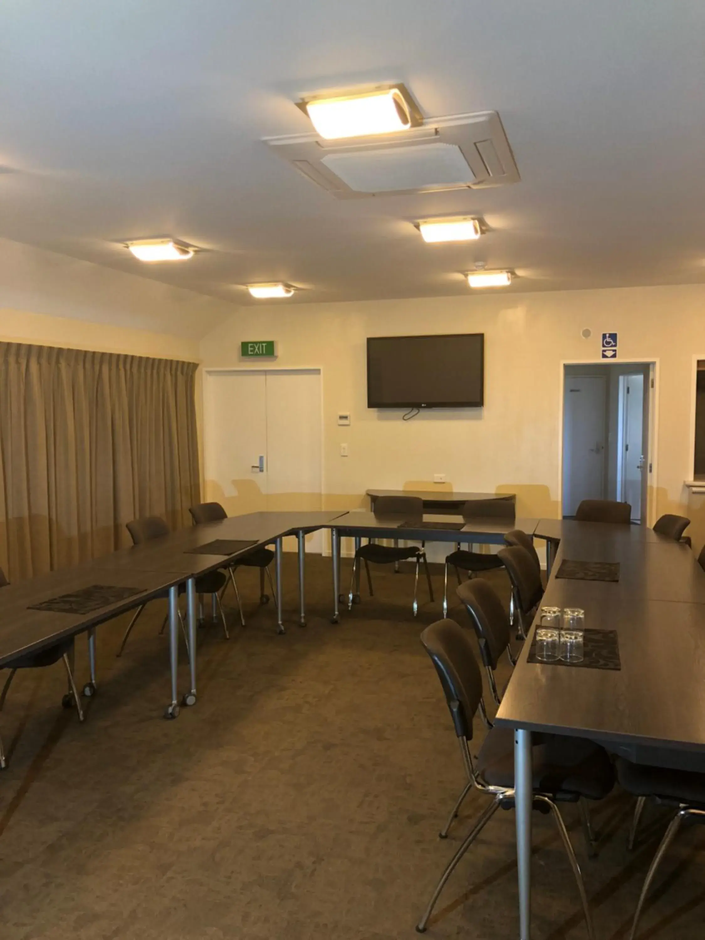 Living room in 555 Motel Dunedin Living room in 555 Motel Dunedin