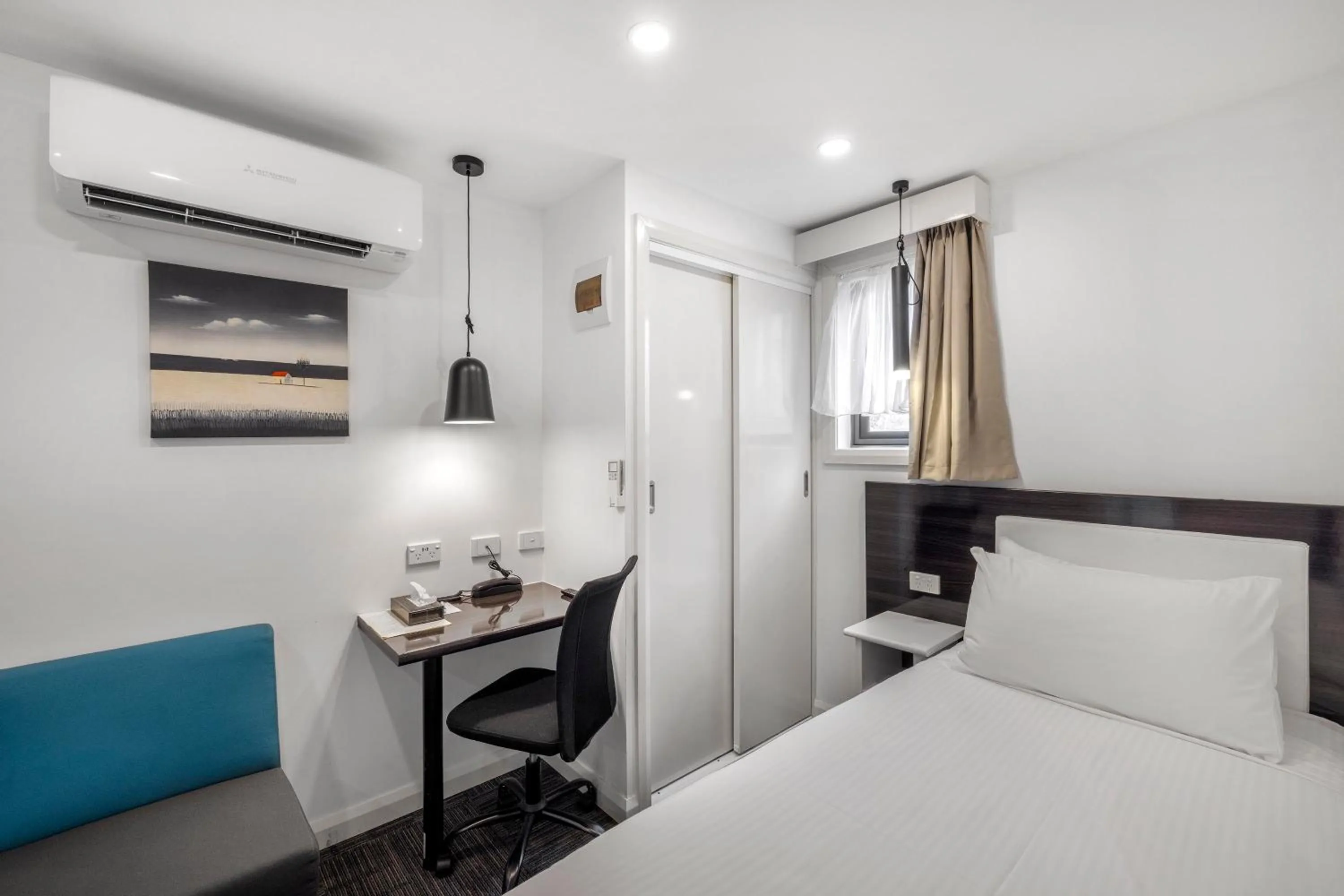 Bed in Best Western Plus Buckingham International