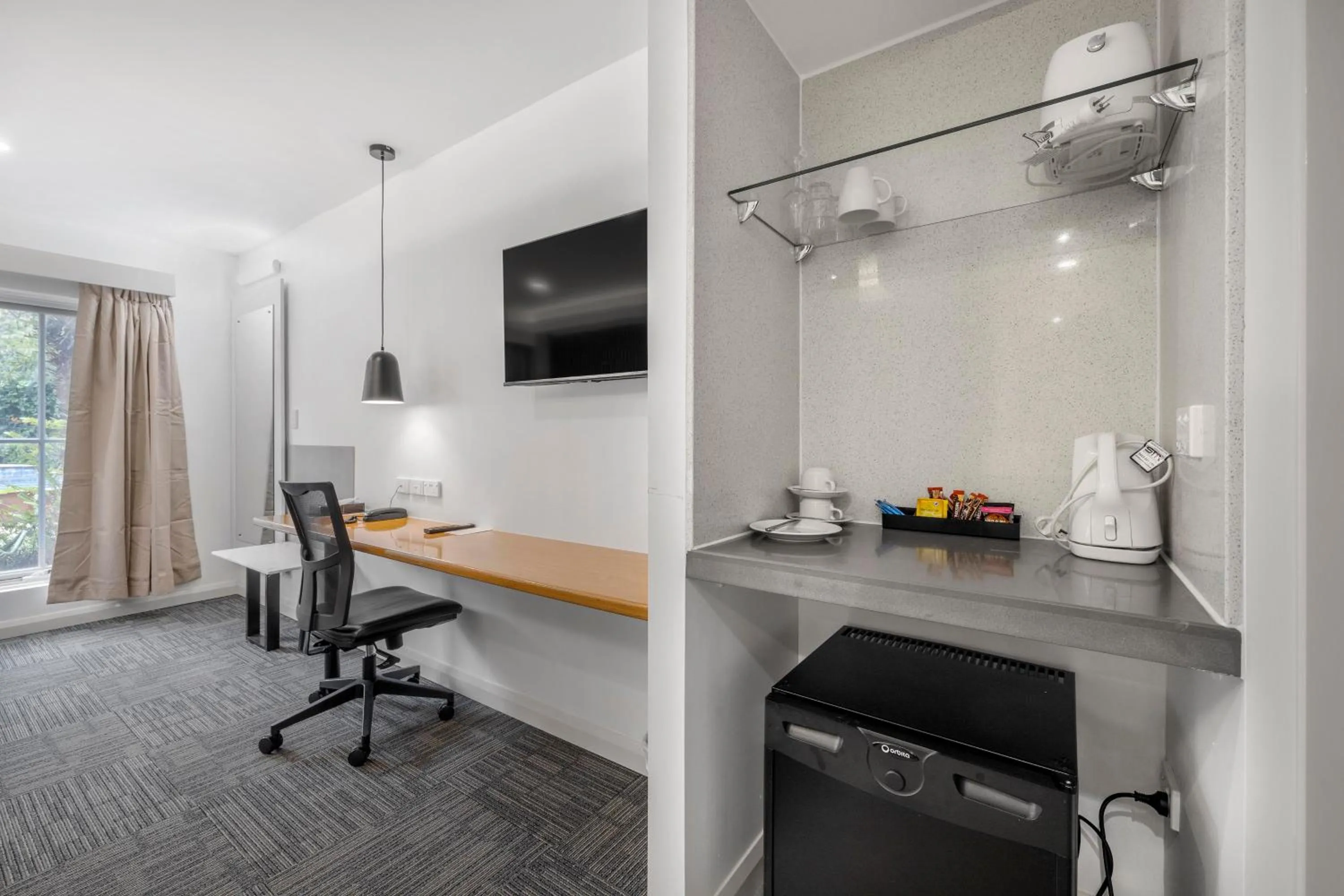 TV and multimedia in Best Western Plus Buckingham International