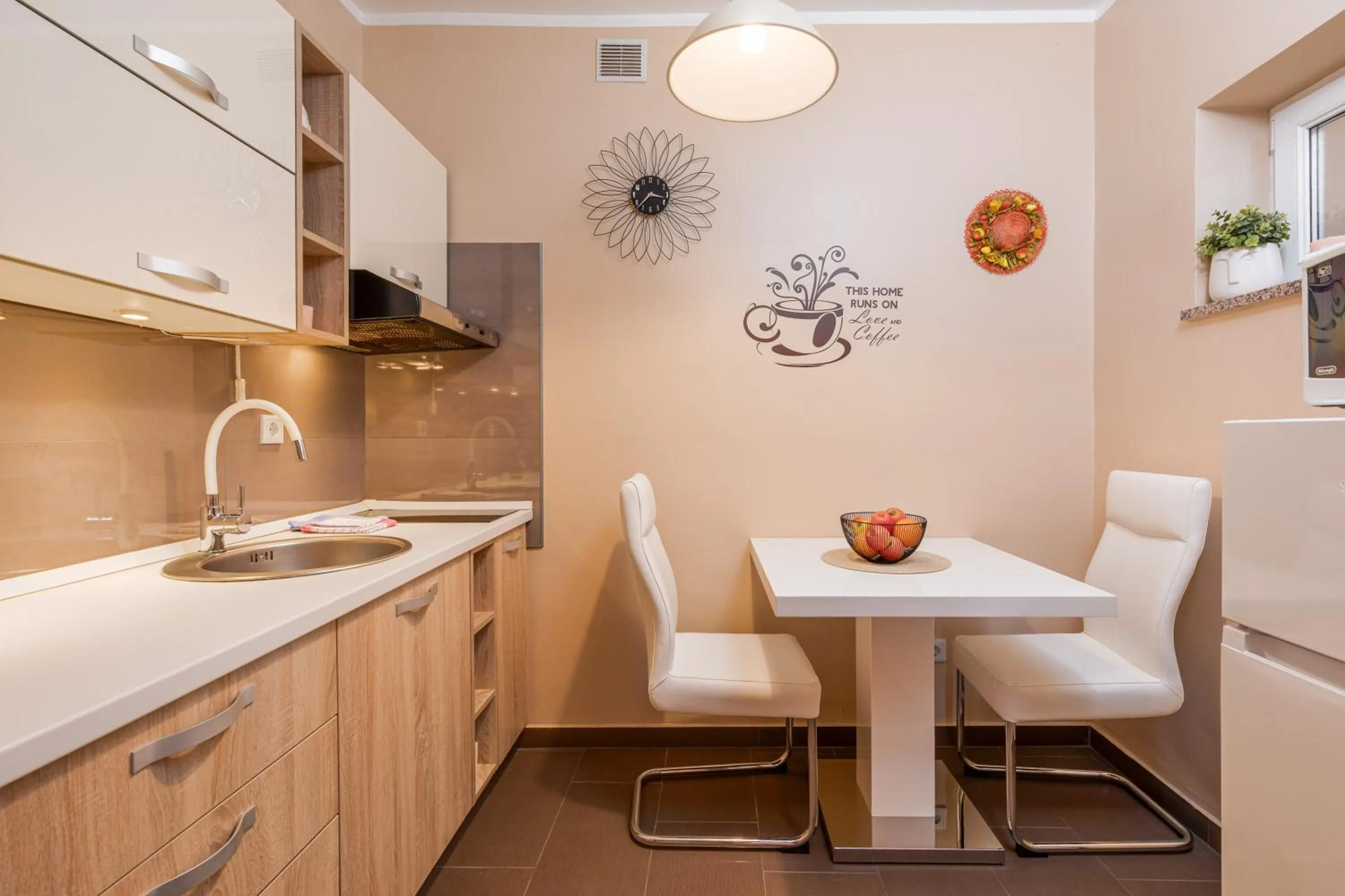 Kitchen or kitchenette in Apartman Ruza