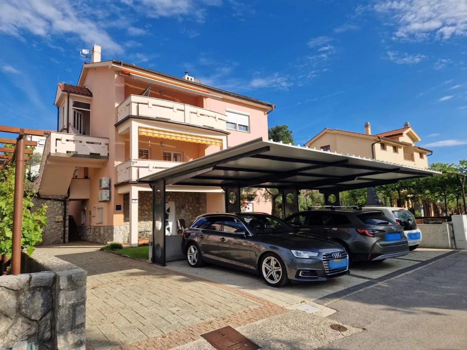Property building in Apartman Ruza