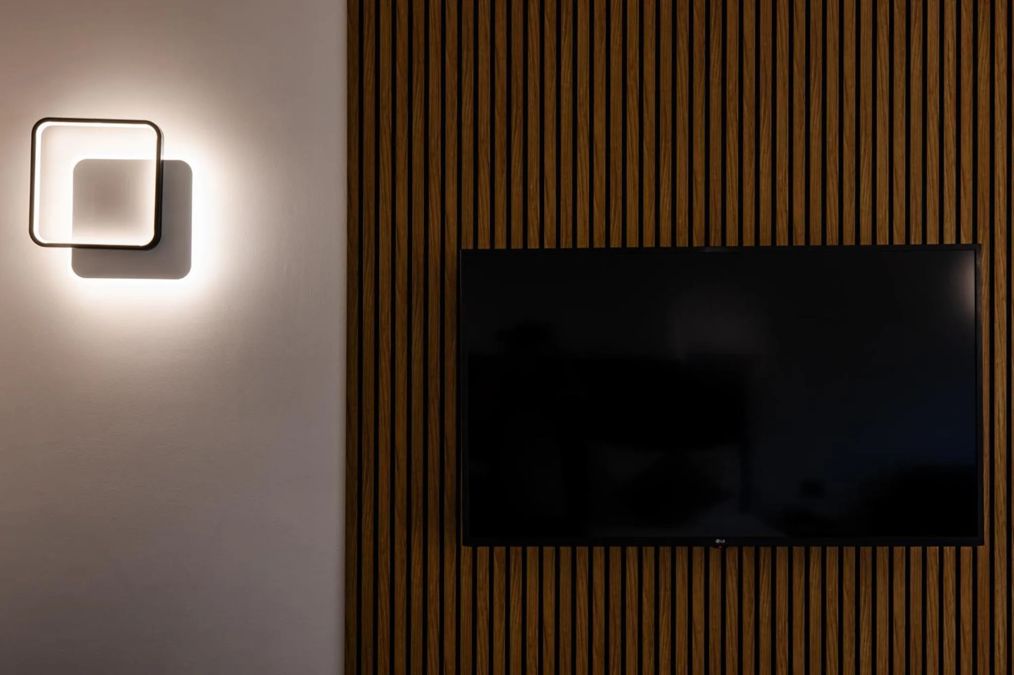 TV and multimedia in Grand Court Hotel