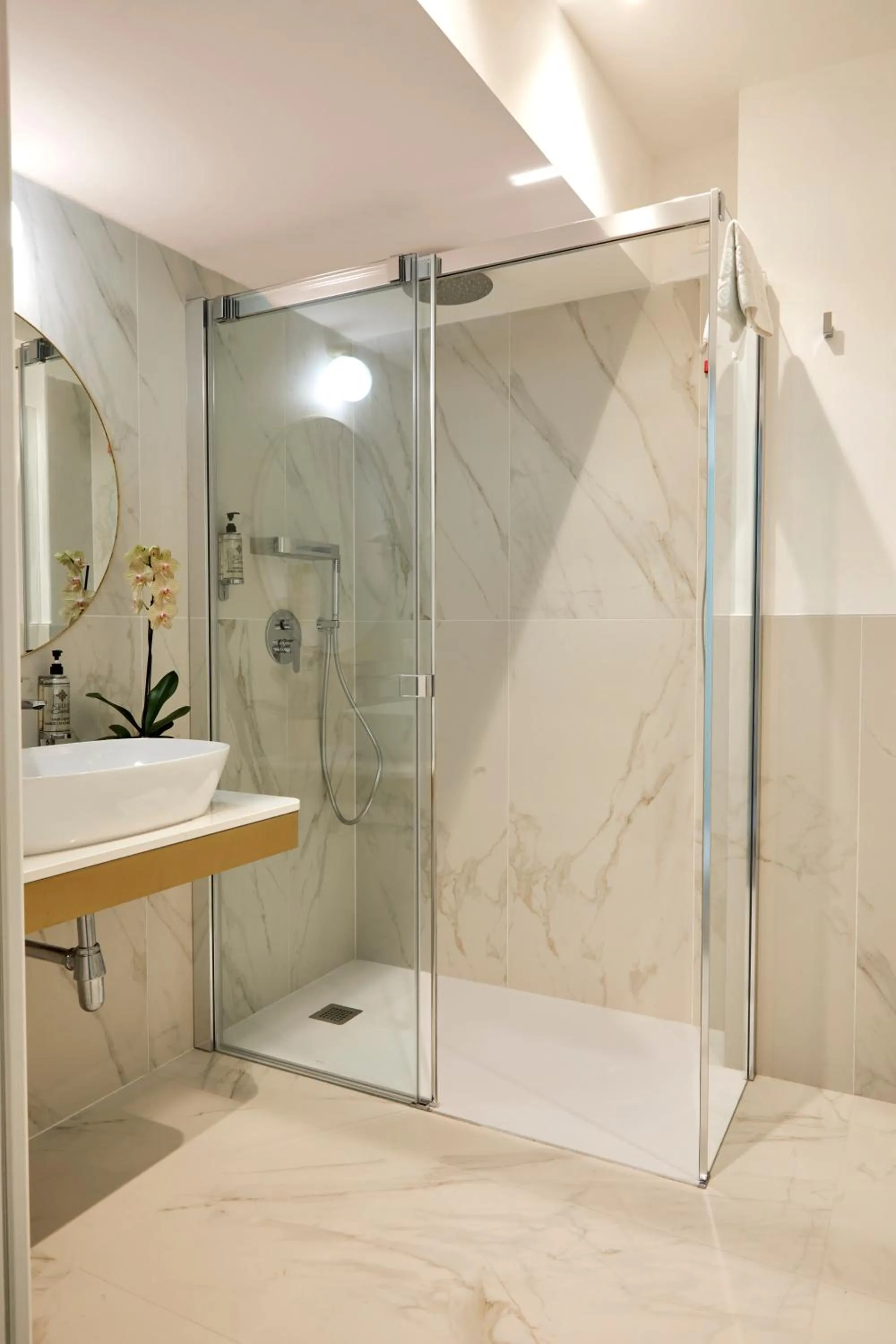 Shower in Riva Palace Hotel