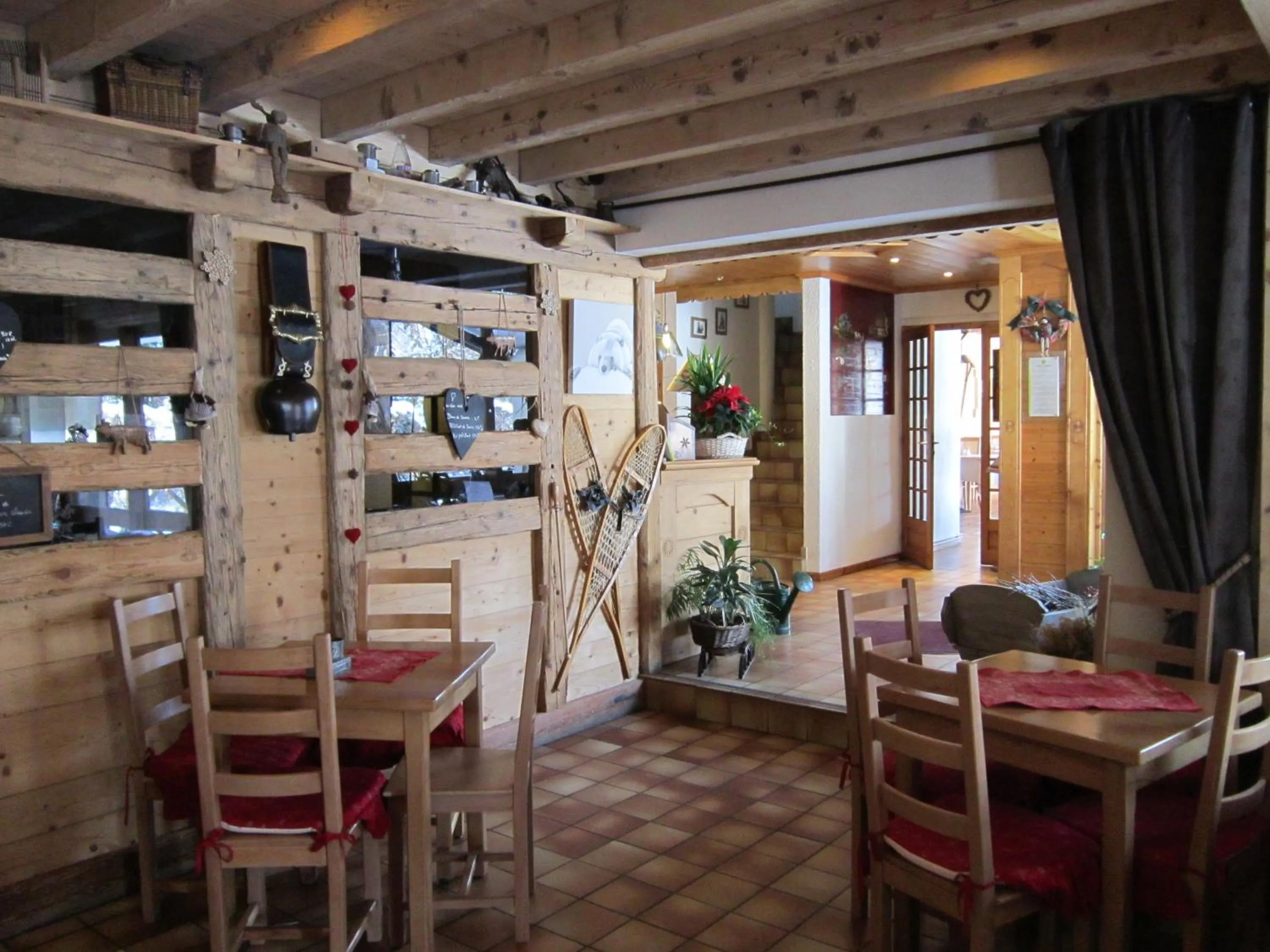 Lounge or bar in Logis Hotel Gai Soleil