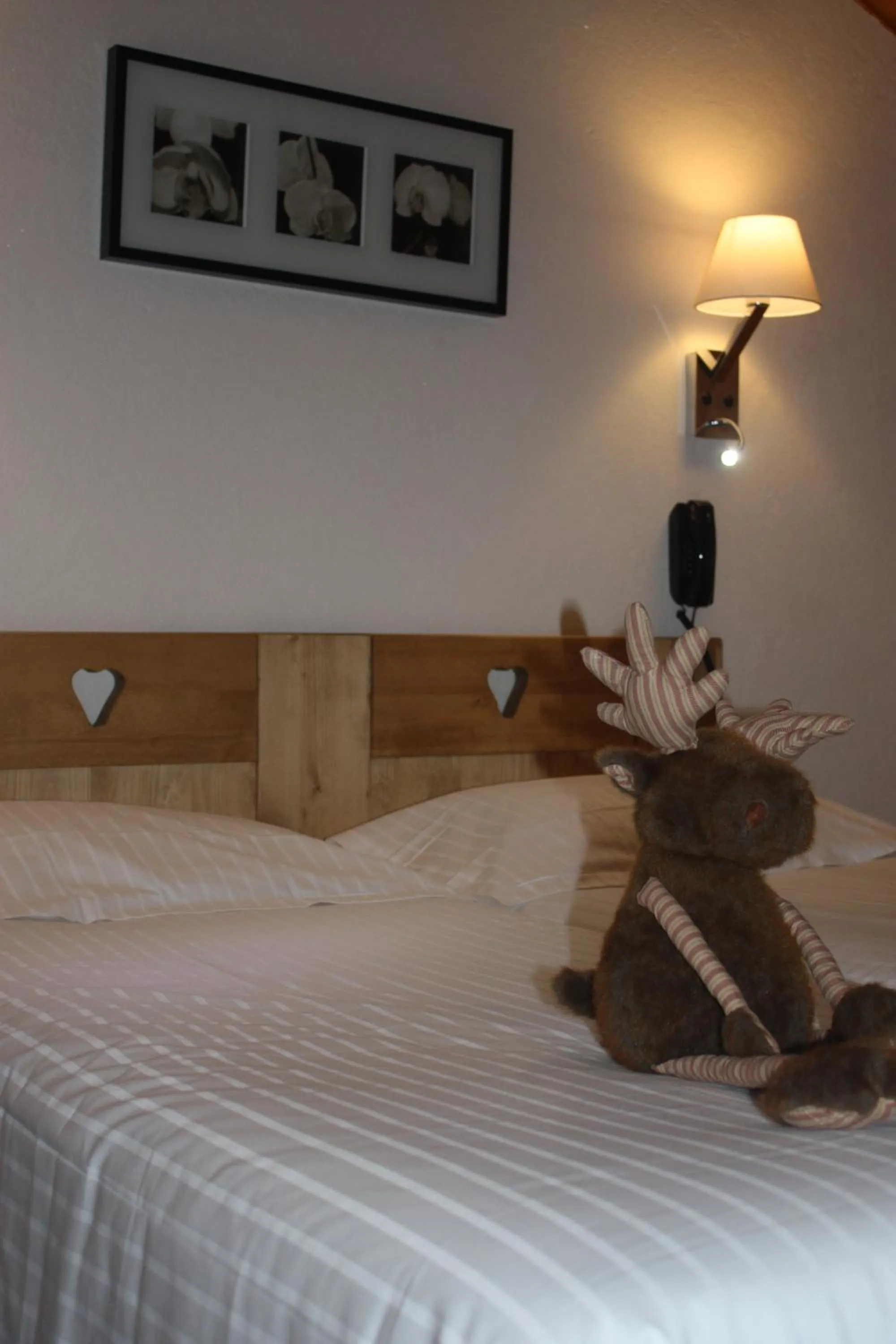 Bed in Logis Hotel Gai Soleil