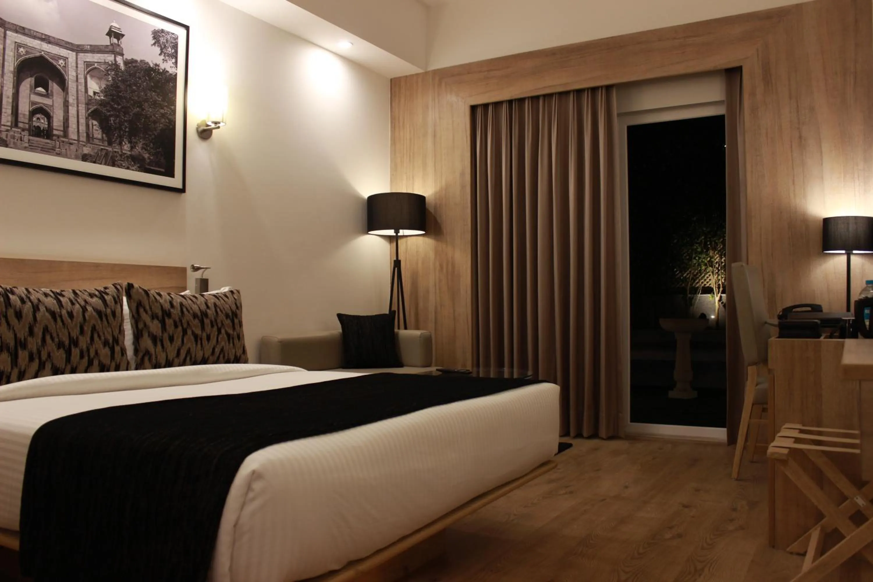 Bedroom, Bed in Lemon Tree Premier City Center