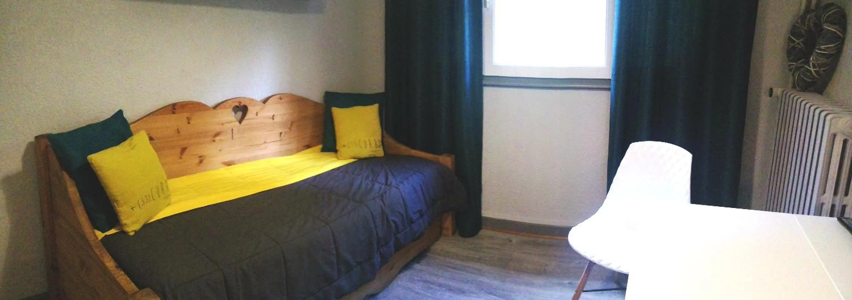 Dining area, Bed in Résidence Le Fontenay