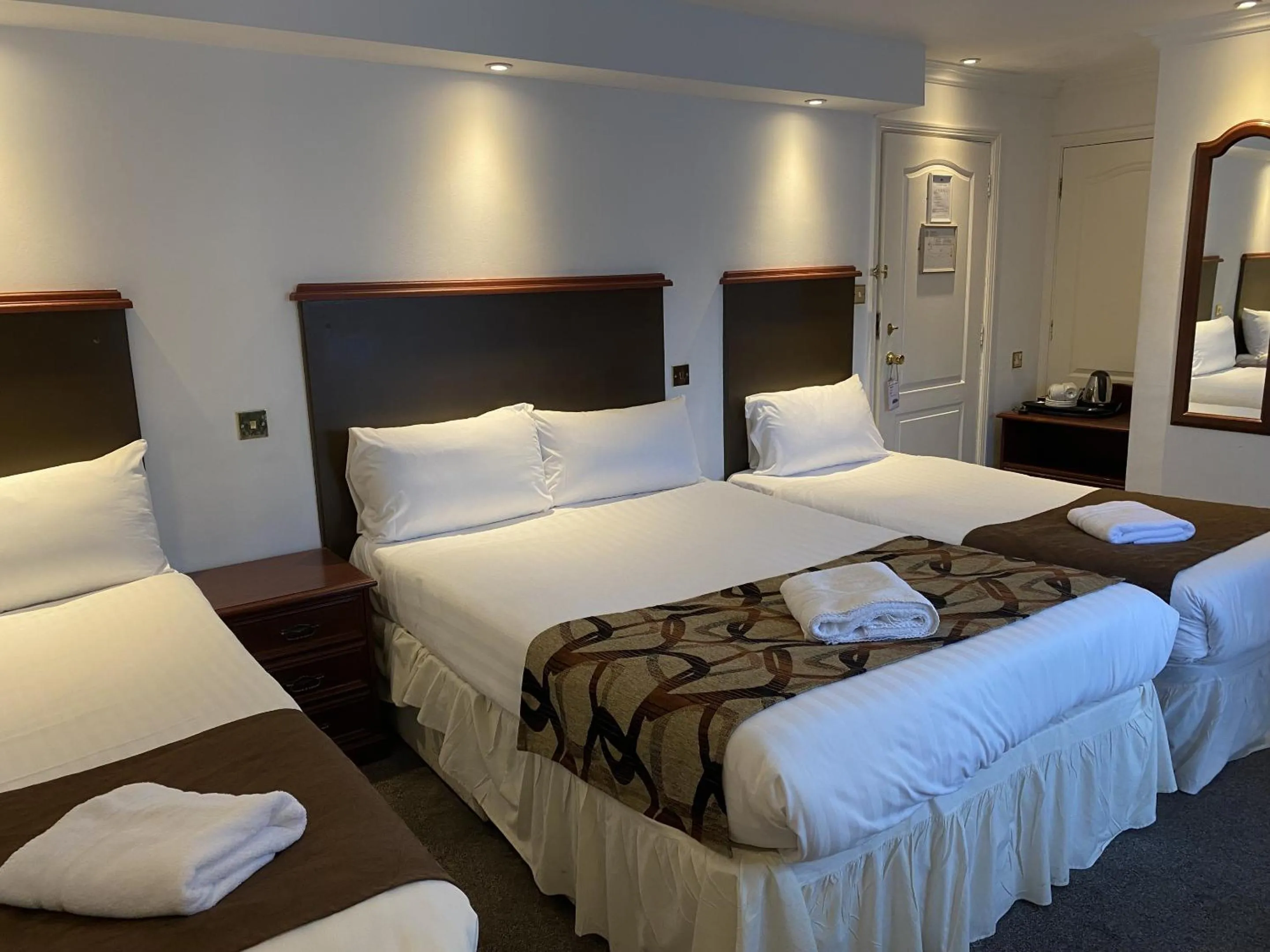 Bedroom, Bed in The George Hotel Pangbourne