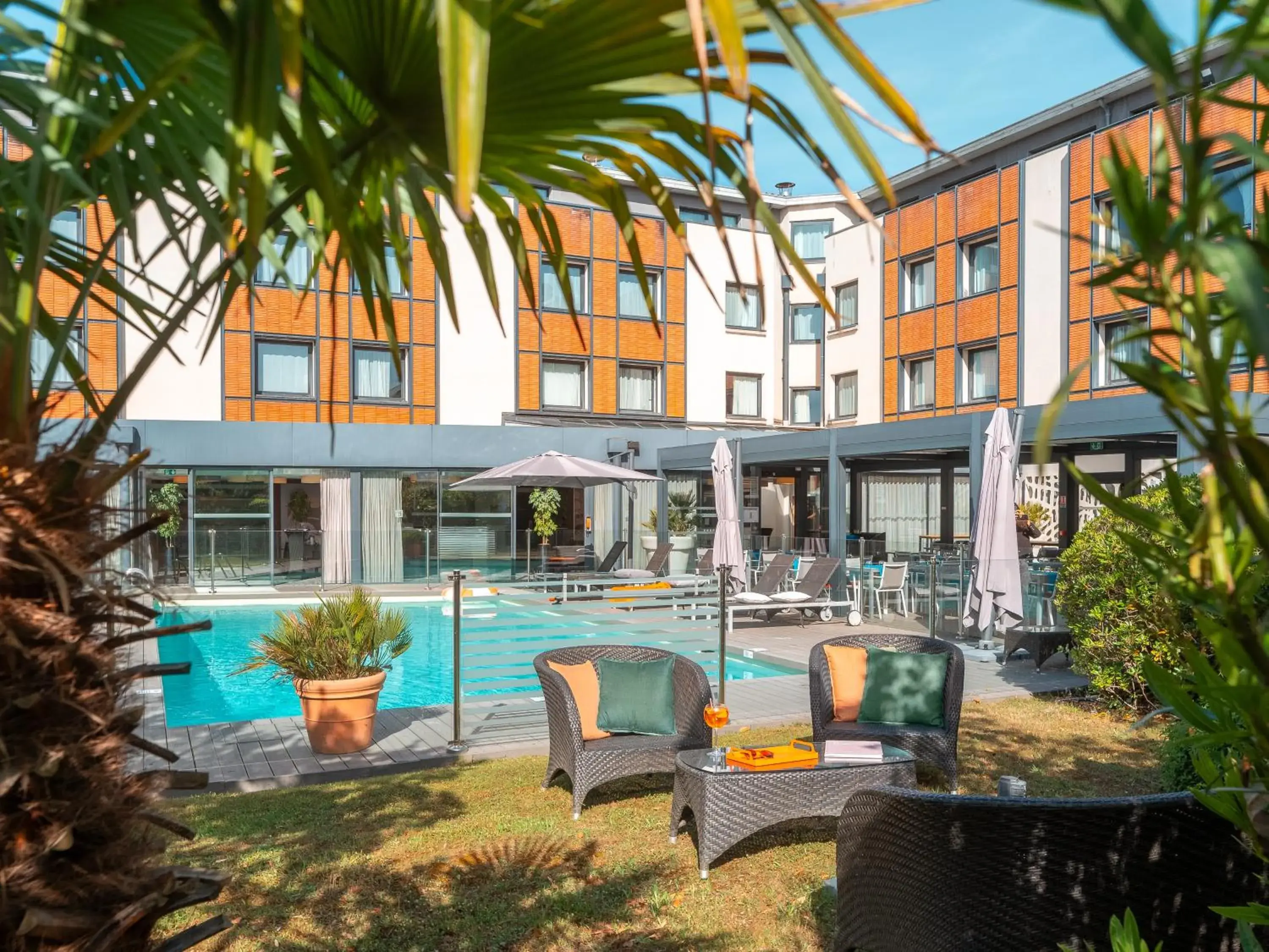 Swimming pool in Holiday Inn Toulouse Airport by IHG Swimming pool in Holiday Inn Toulouse Airport by IHG