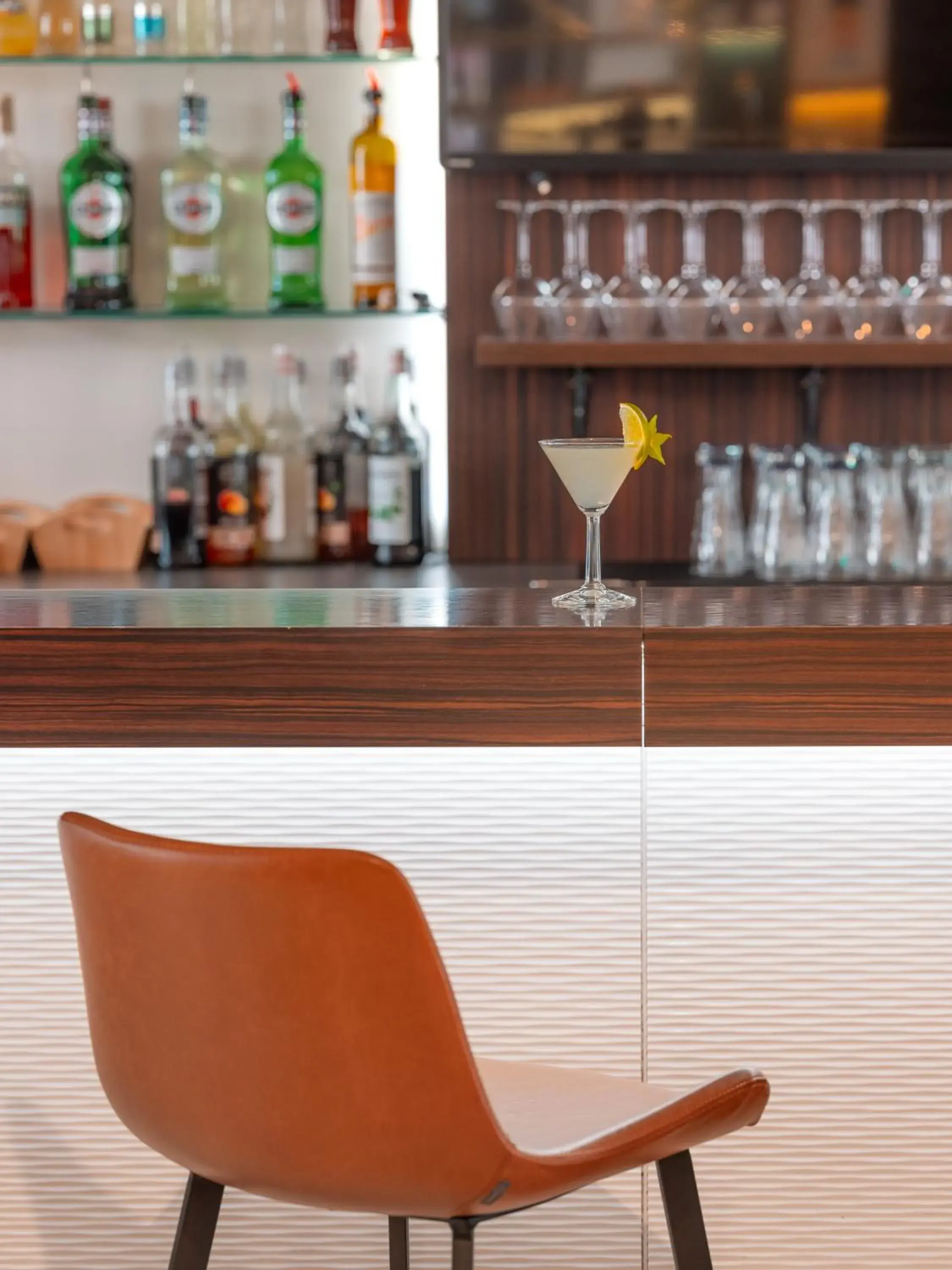 Lounge or bar in Holiday Inn Toulouse Airport by IHG Lounge or bar in Holiday Inn Toulouse Airport by IHG