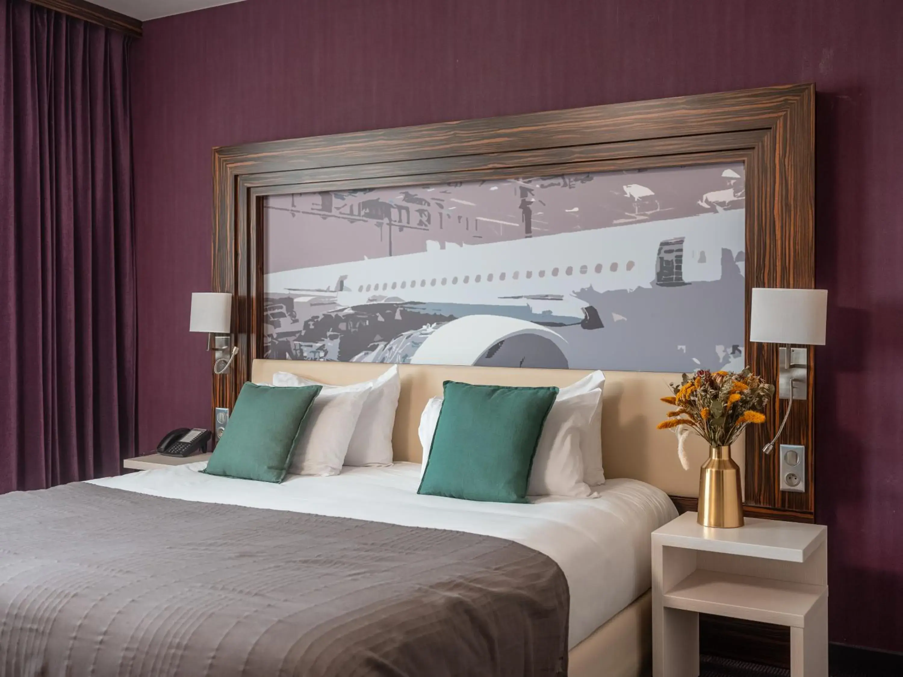 Bedroom, Bed in Holiday Inn Toulouse Airport by IHG Bedroom, Bed in Holiday Inn Toulouse Airport by IHG