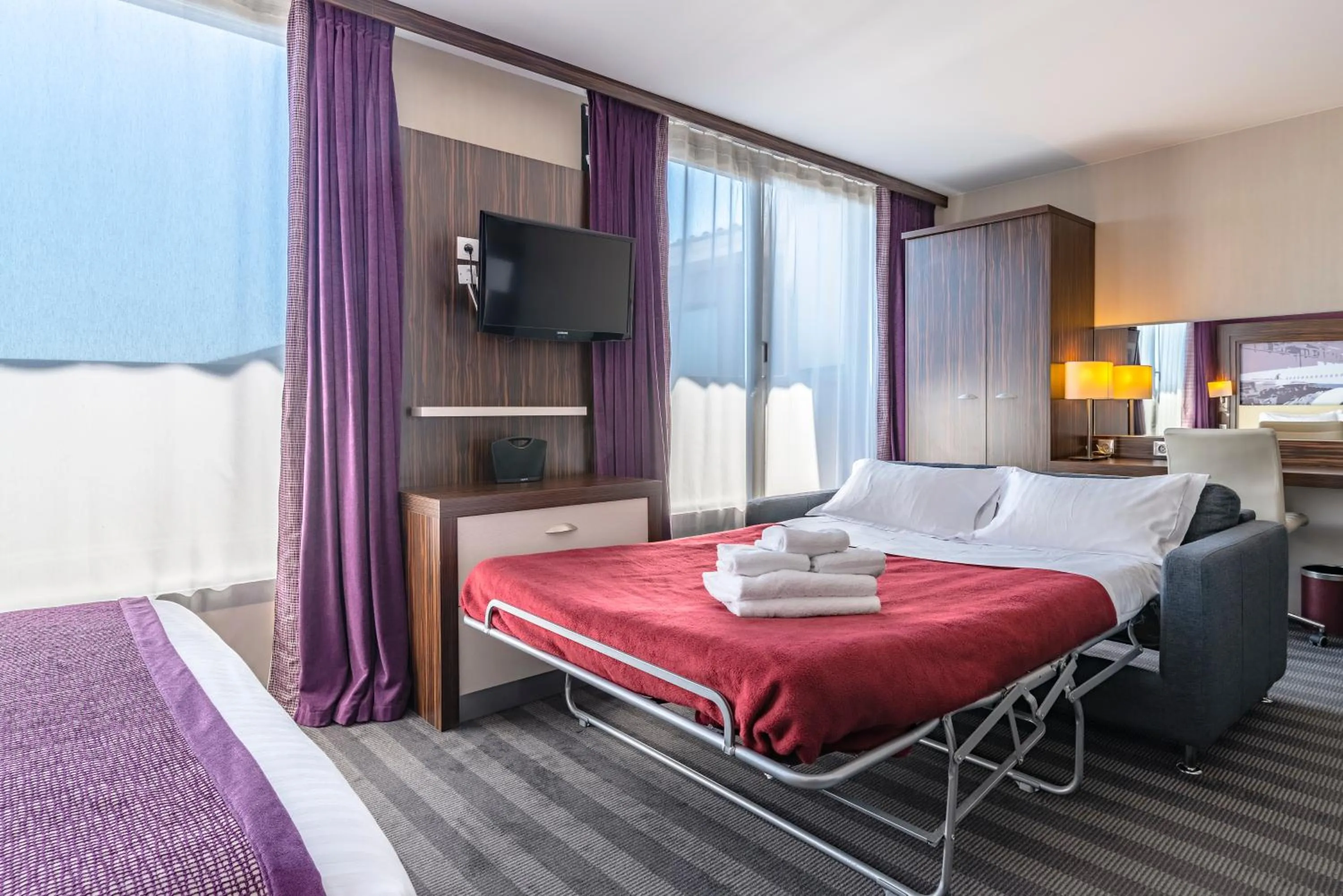 Bedroom, Bed in Holiday Inn Toulouse Airport by IHG